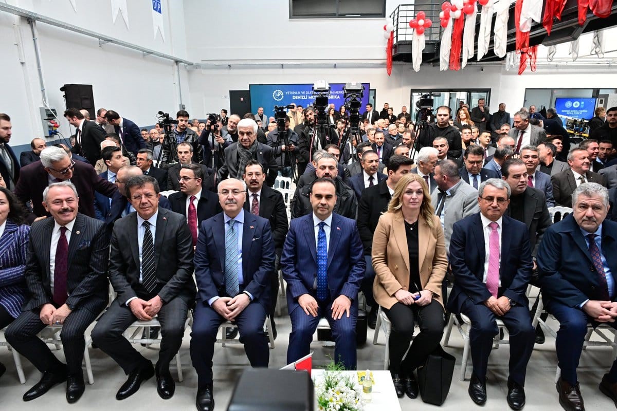 Vali Köşger; "Model fabrika ile Denizli’ye önemli bir yatırım kazandırılmış oldu"
