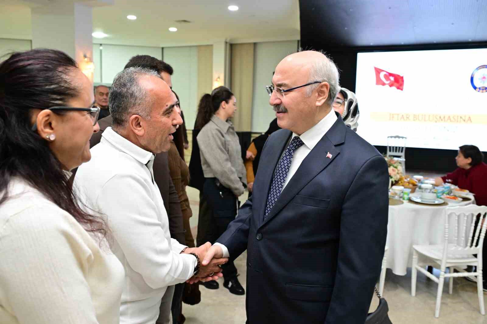 Vali Köşger, şehit aileleri ve gaziler iftarda buluştu
