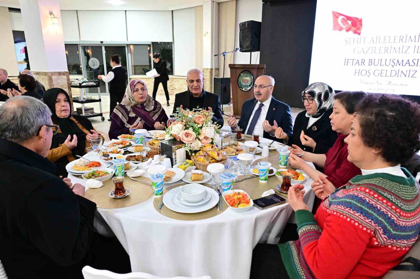 Vali Köşger, şehit aileleri ve gaziler iftarda buluştu
