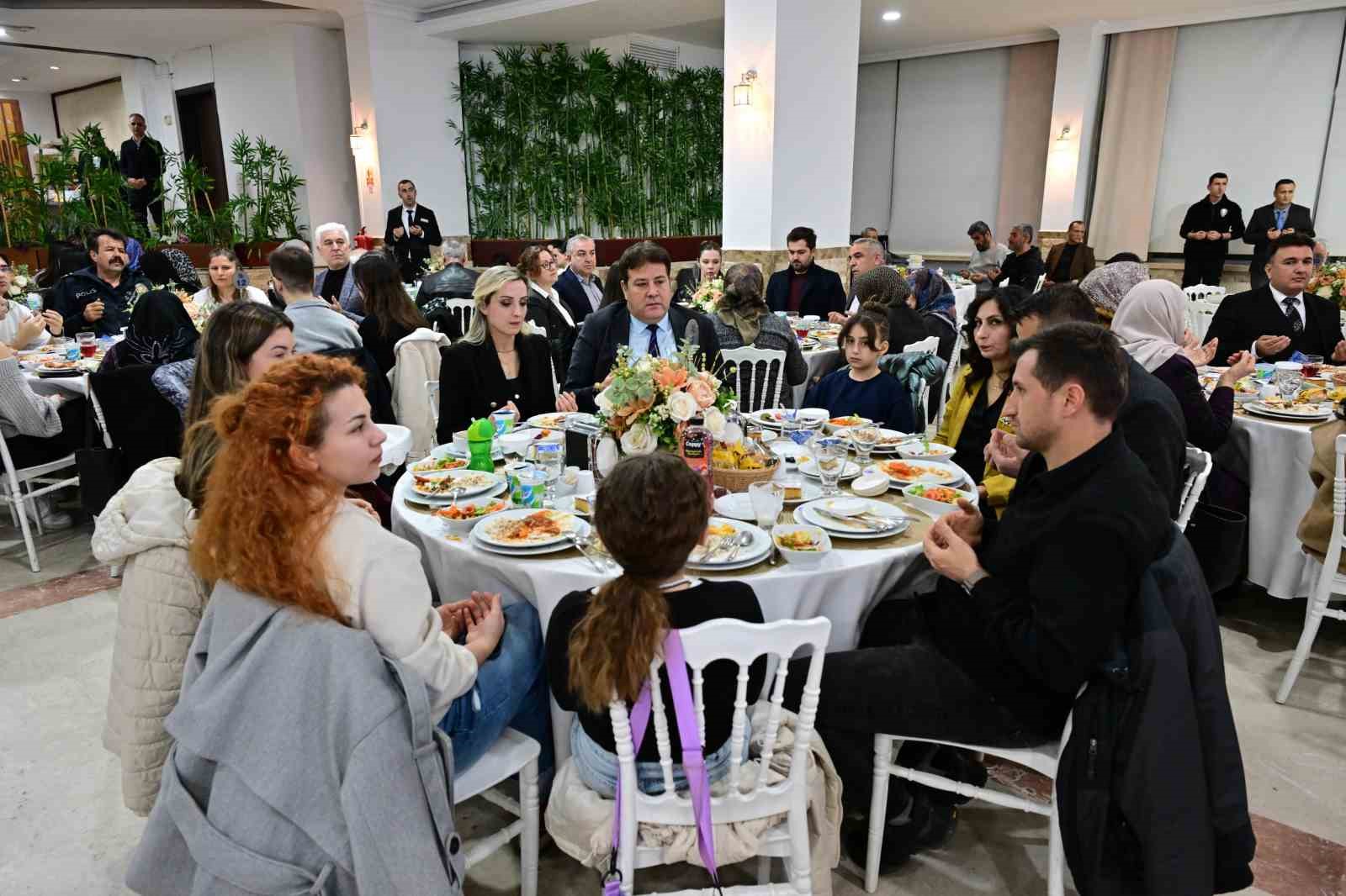 Vali Köşger, şehit aileleri ve gaziler iftarda buluştu
