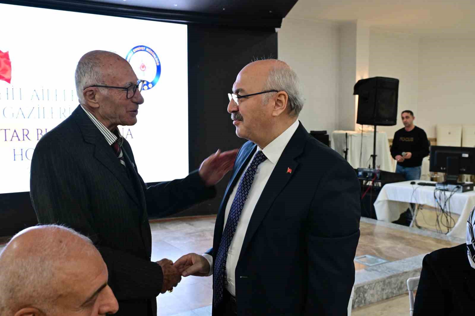 Vali Köşger, şehit aileleri ve gaziler iftarda buluştu
