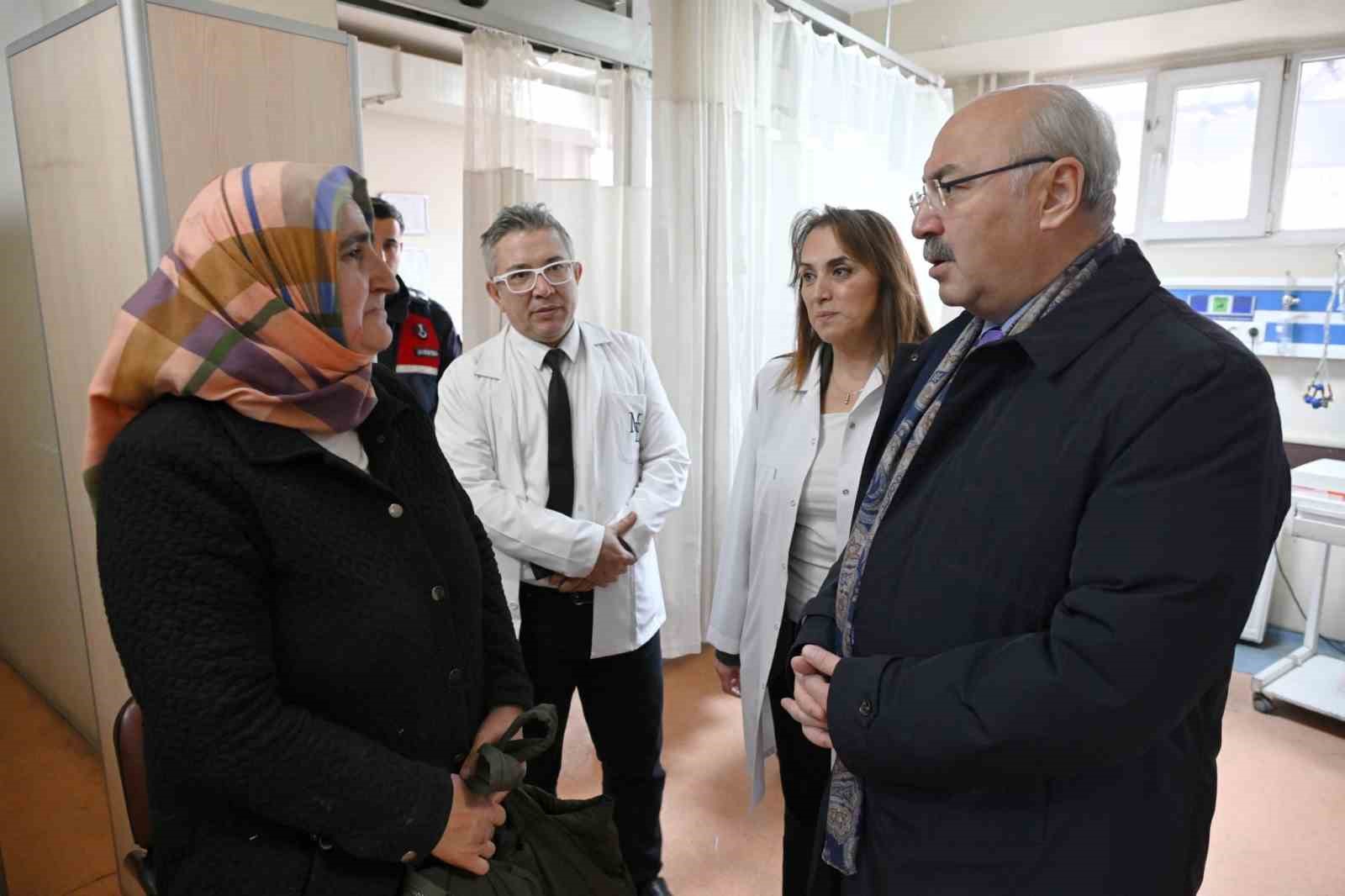 Vali Köşger servis kazasında yaralananları ziyaret etti
