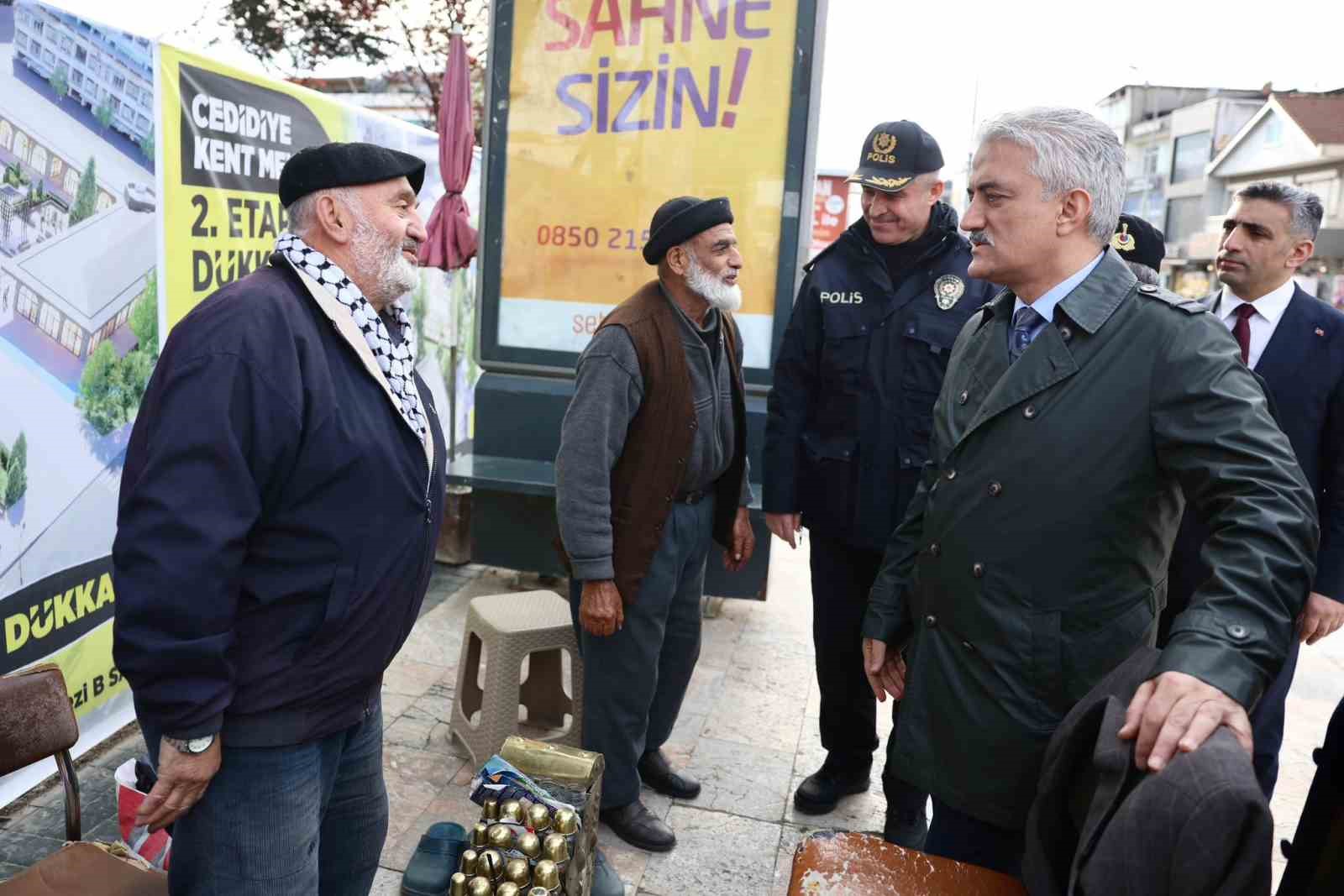 Vali Makas, esnafları gezdi vatandaşlar sohbet etti
