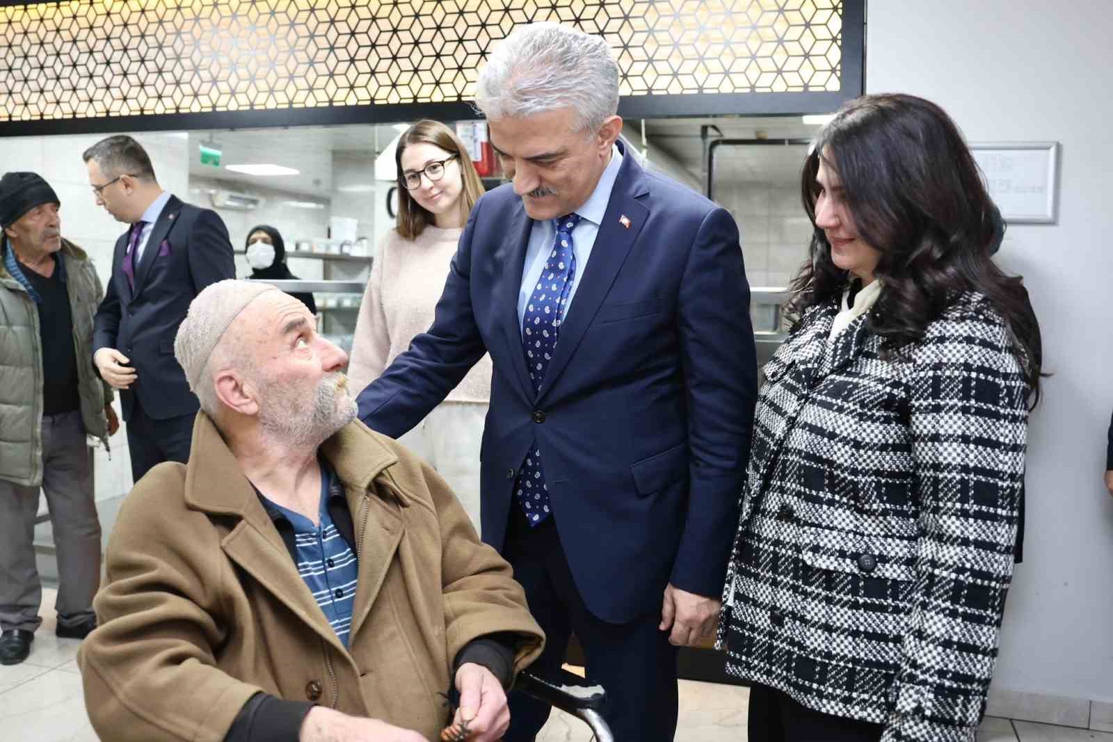 Vali Makas’tan büyüklere ziyaret
