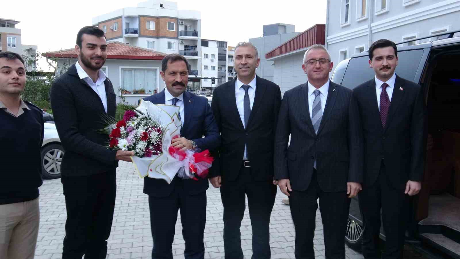 Vali Masatlı üniversite öğrencileriyle iftar sofrasında bir araya geldi
