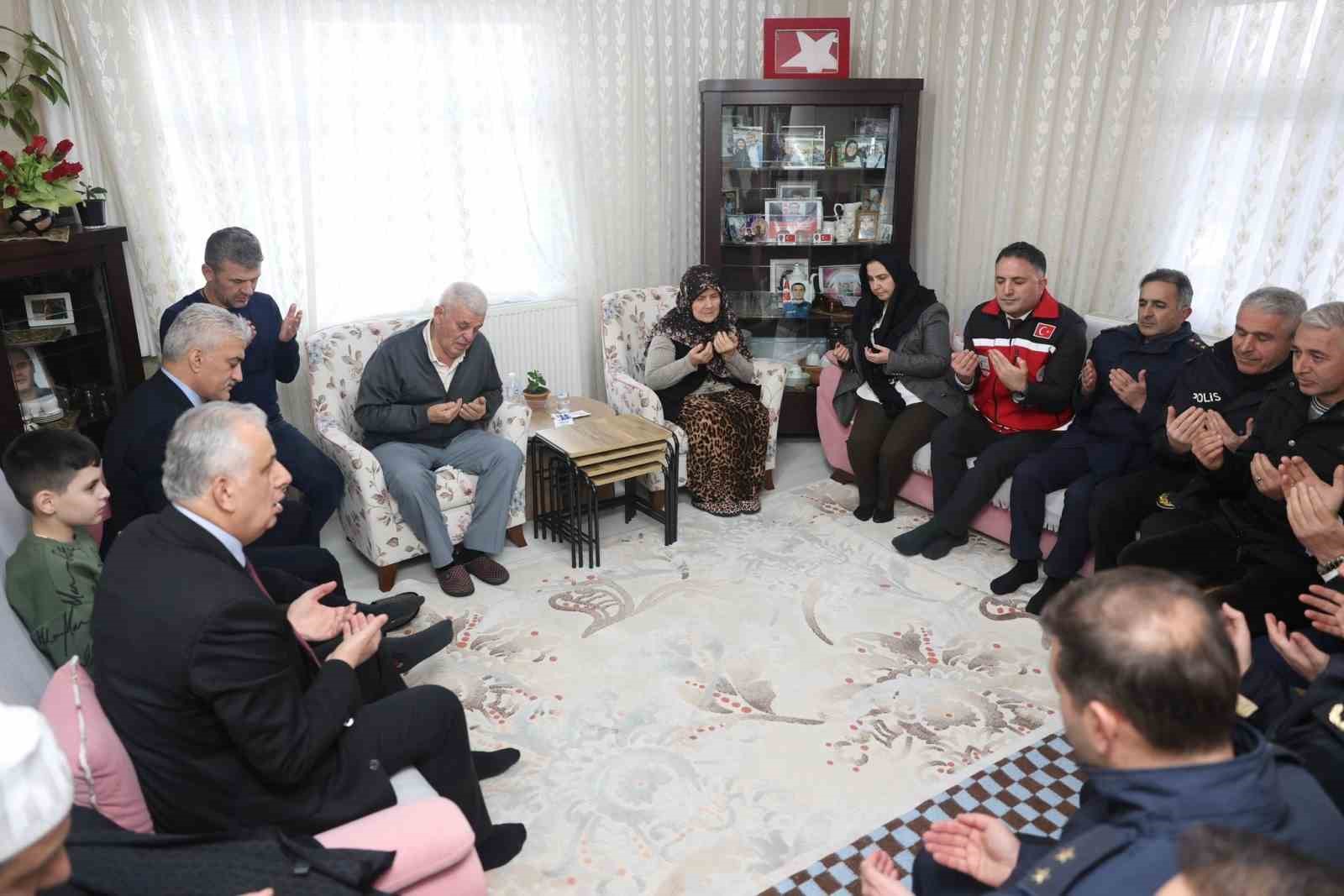 Vali Mehmet Makas’ın ilk ziyareti şehit polis memurunun ailesine
