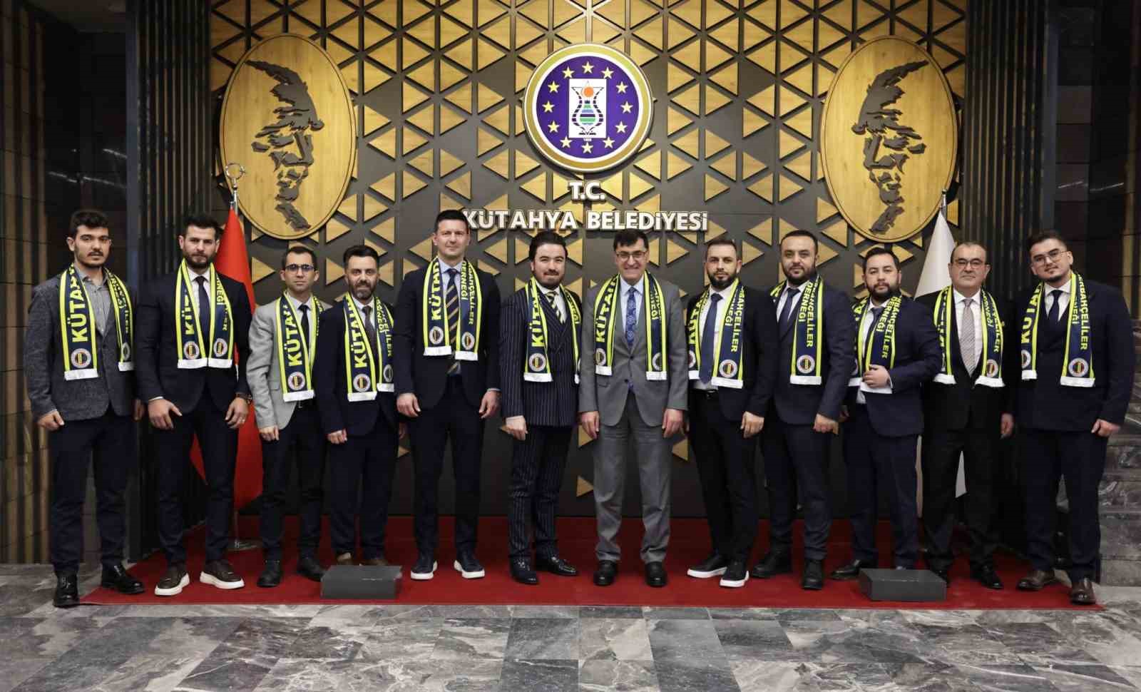 Vali Musa Işın ve Başkan Eyüp Kahveci, Kütahya Fenerbahçeliler Derneği yöneticilerini ağırladı
