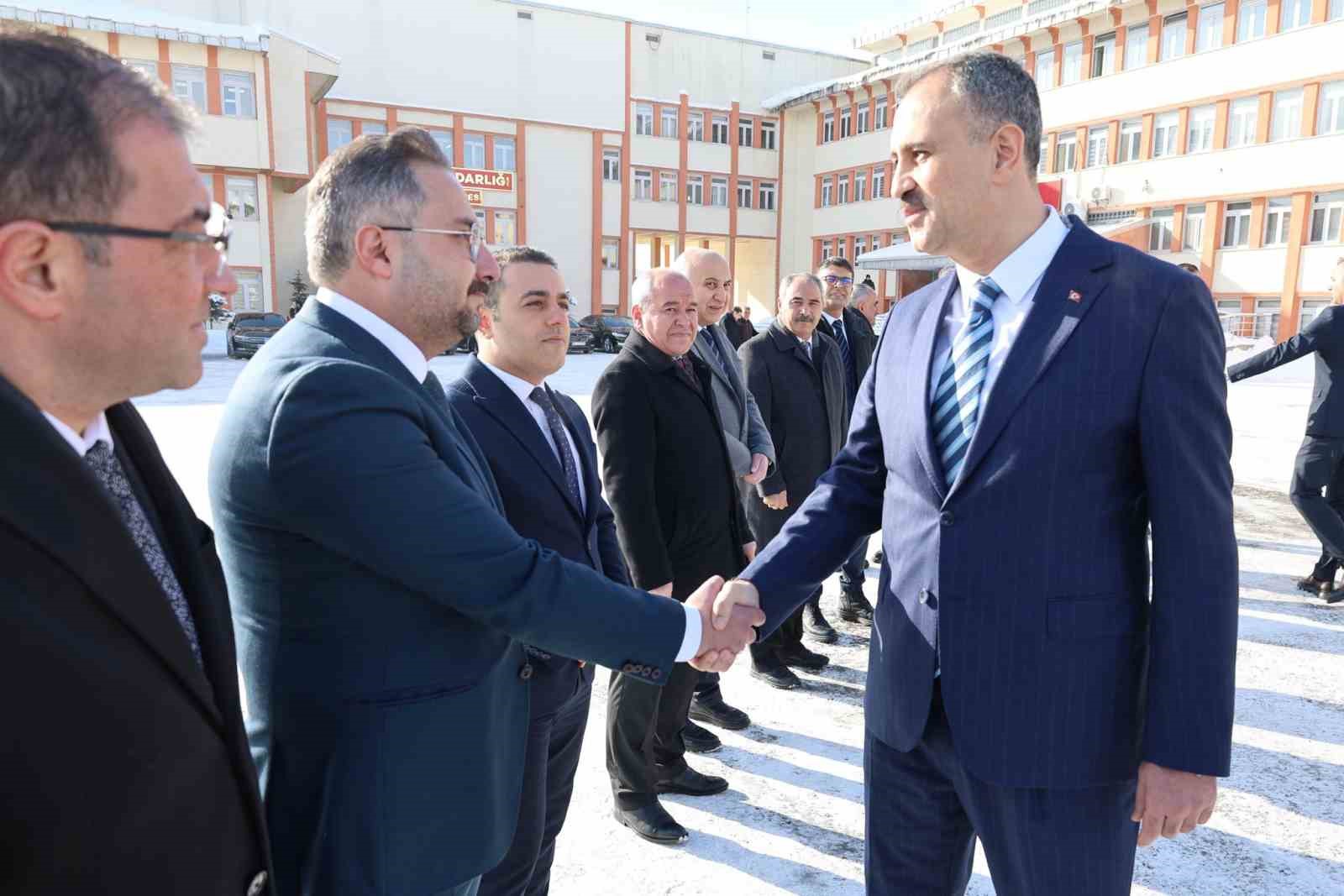 Vali Önder Bozkurt Ağrı’daki görevine başladı
