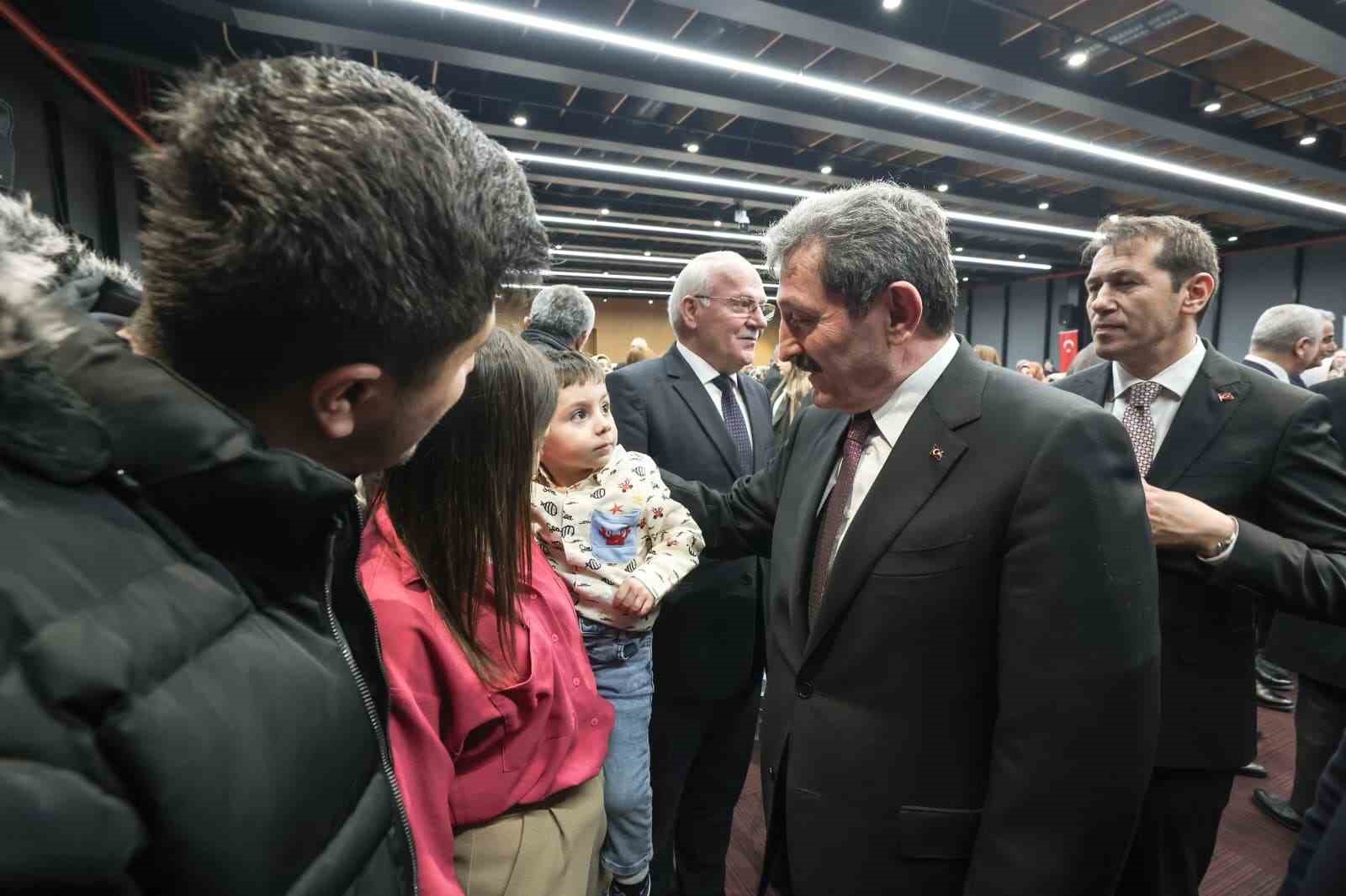 Vali Orhan Tavlı: "Özgürlüğümüzü şehitlerimize ve gazilerimize borçluyuz"
