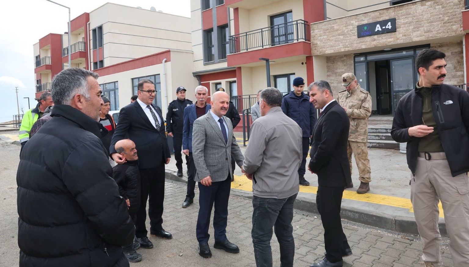 Vali Osman Varol Samsat ilçesinde incelemelerde bulundu
