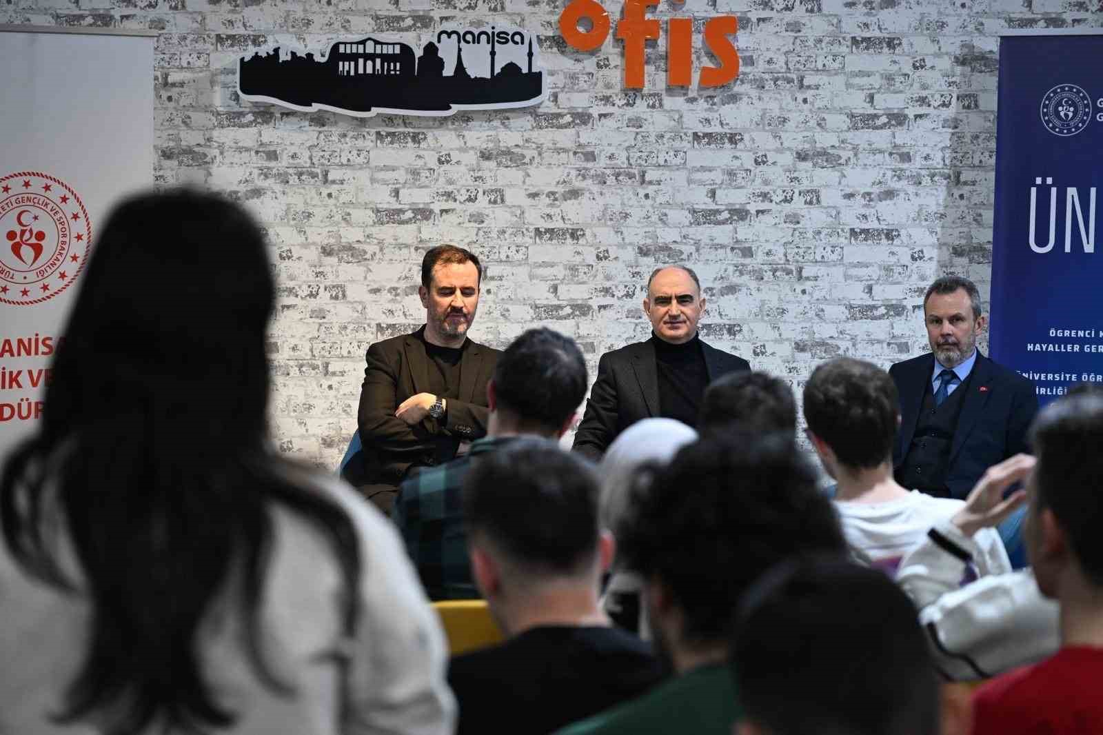 Vali Özkan Manisa CBÜ’lü öğrencilerle iftarda buluştu
