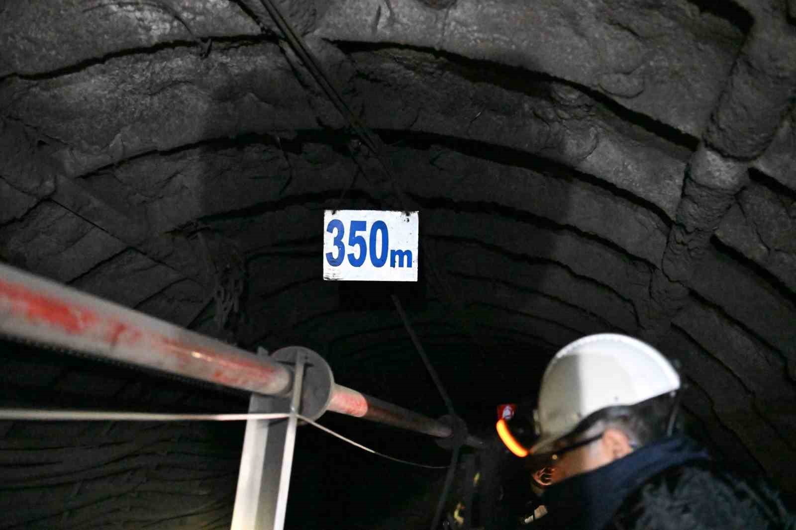 Vali Özkan, yeni yılı madencilerle birlikte karşıladı
