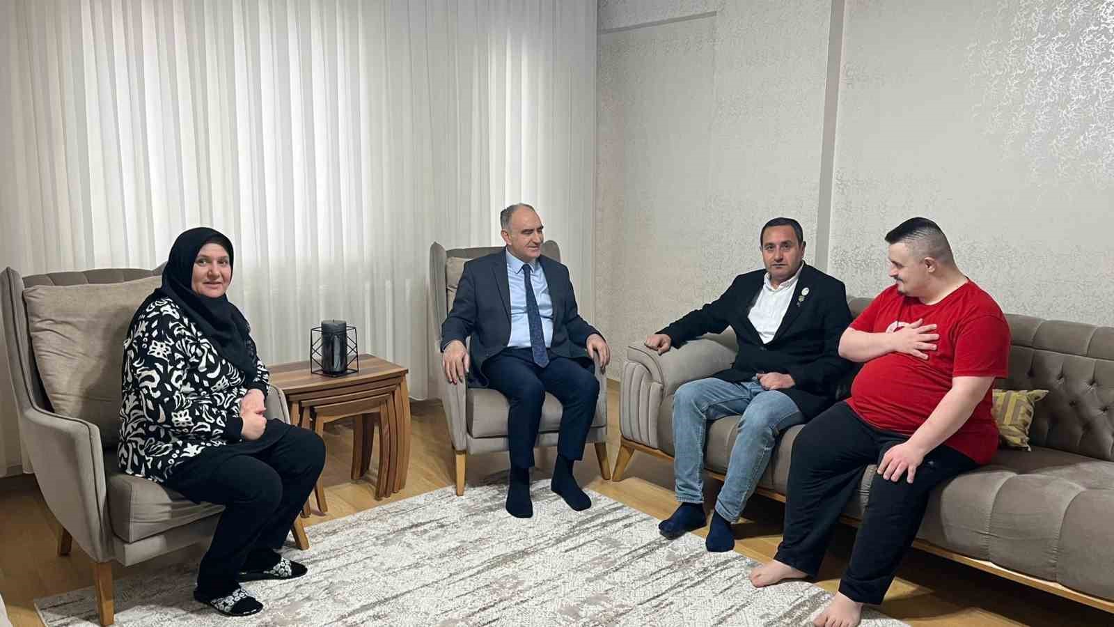 Vali Özkan’dan şehit ve gazi ailelerine ziyaret
