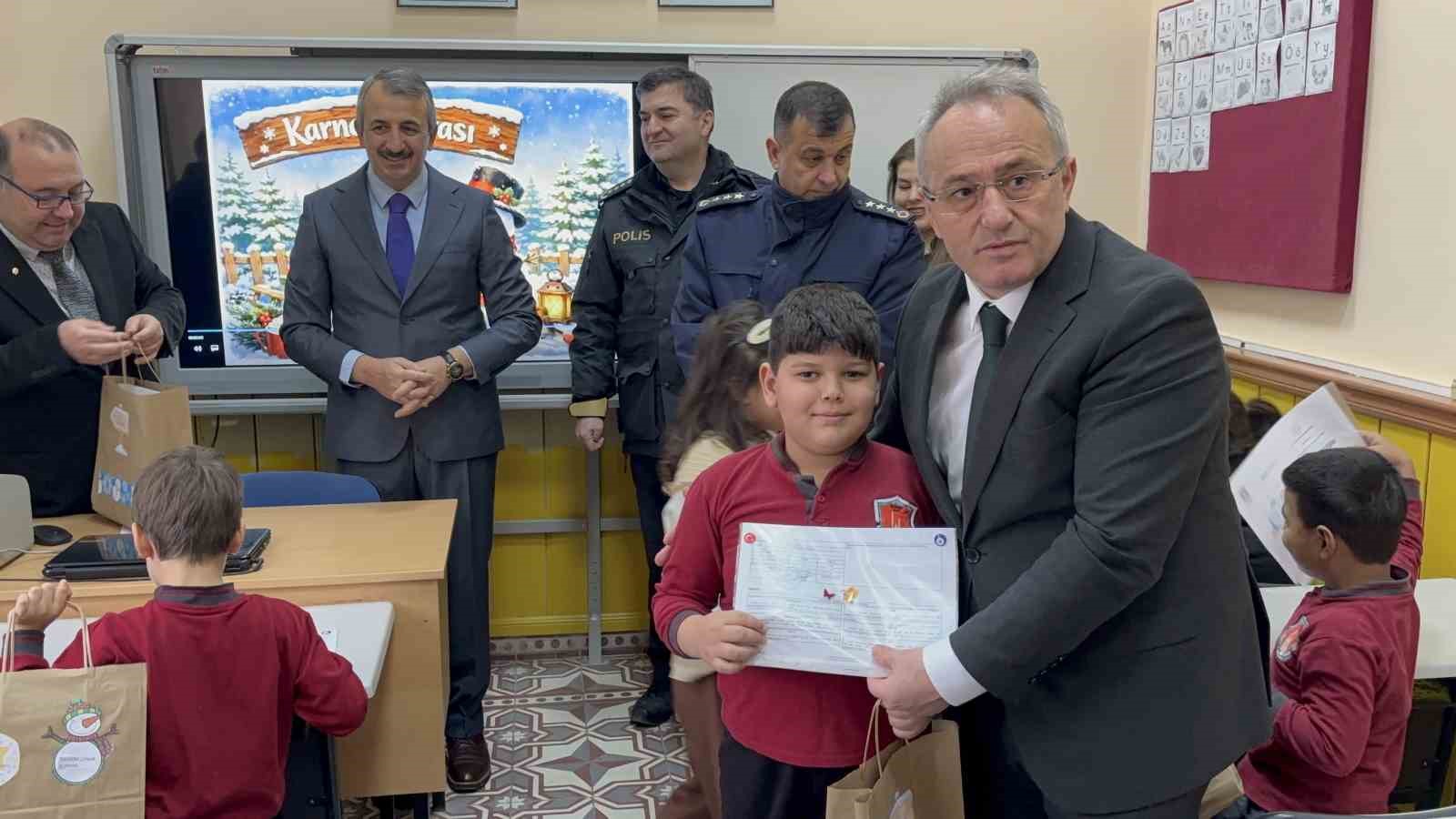 Vali Sezer’den öğrencilere "ekran" uyarısı
