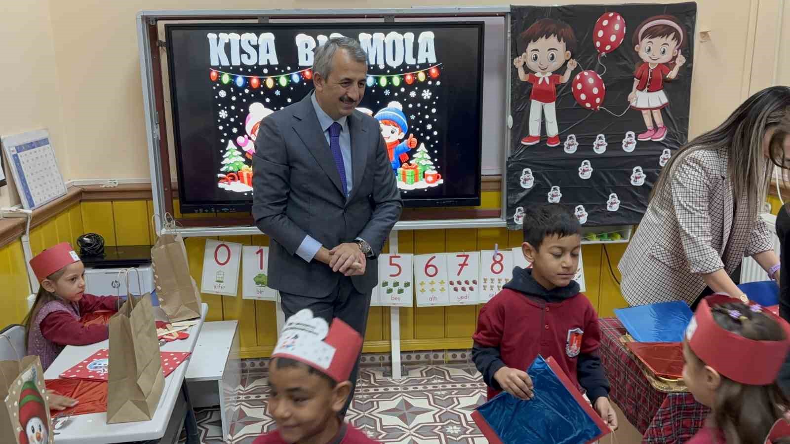 Vali Sezer’den öğrencilere "ekran" uyarısı
