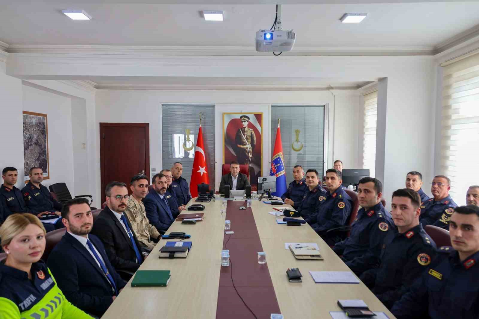 Vali Sözer Bilecik İl Jandarma Komutanlığı’nda bilgi aldı
