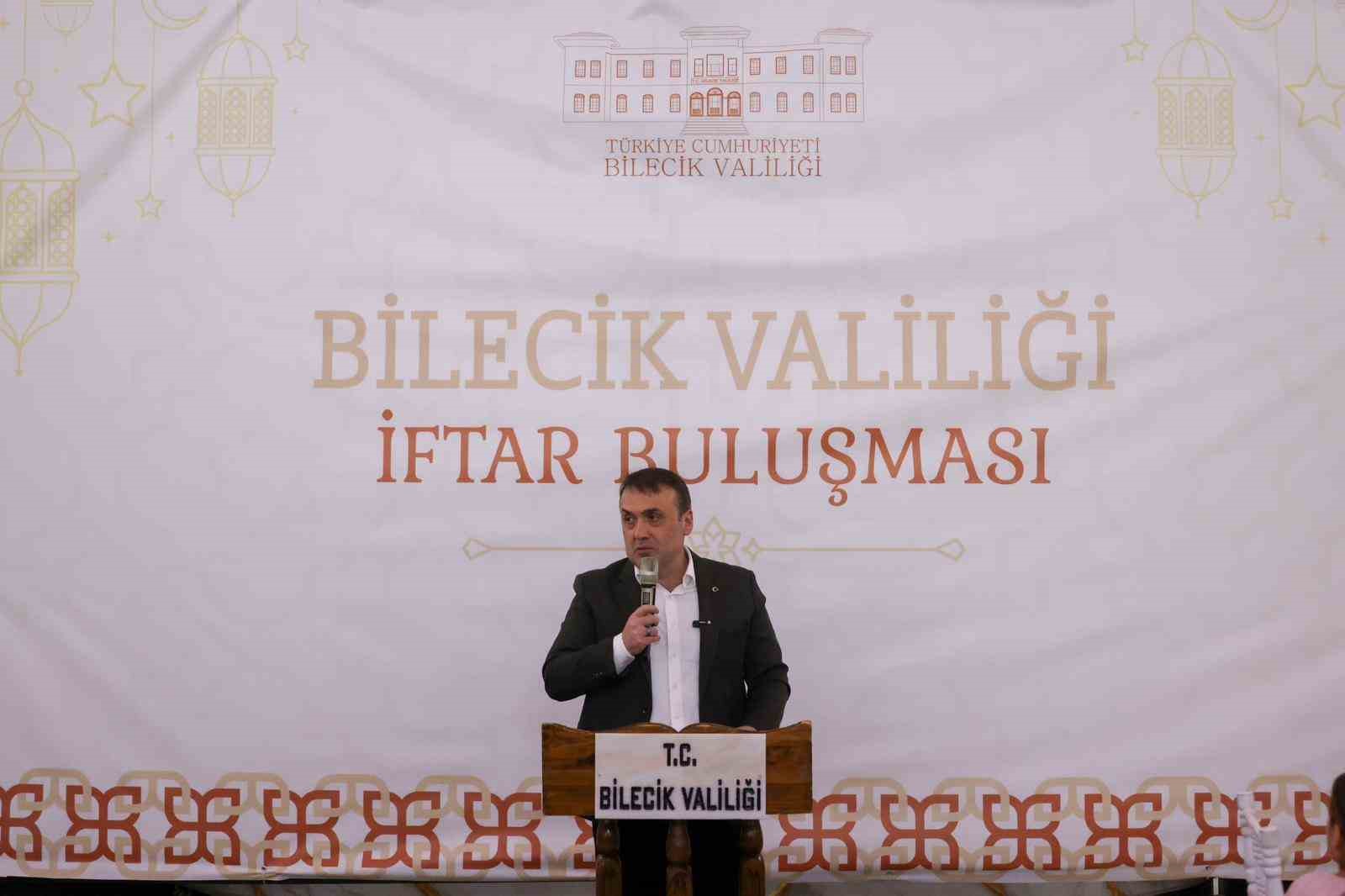 Vali Sözer, çocuk evlerinde kalan çocuklar ile iftar programında buluştu
