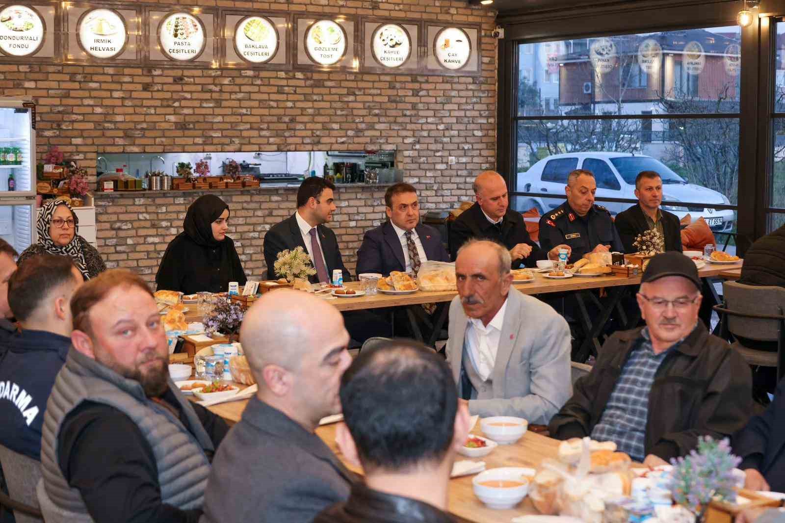 Vali Sözer, köy ve mahalle muhtarlarıyla iftar programında bir araya geldi
