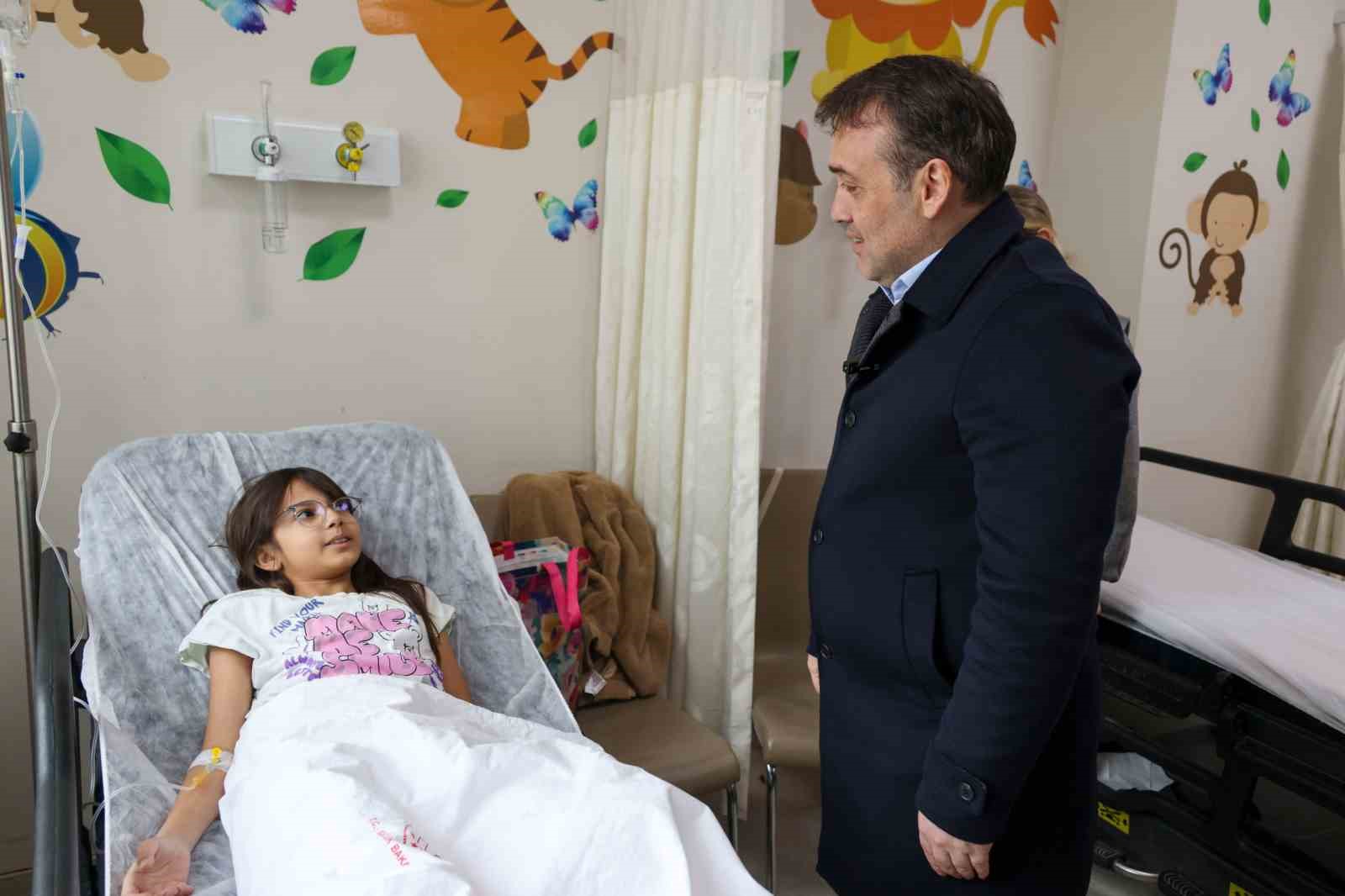 Vali Sözer Ramazan Bayramı’nın son günü hastane ve huzurevi ziyaretinde bulundu
