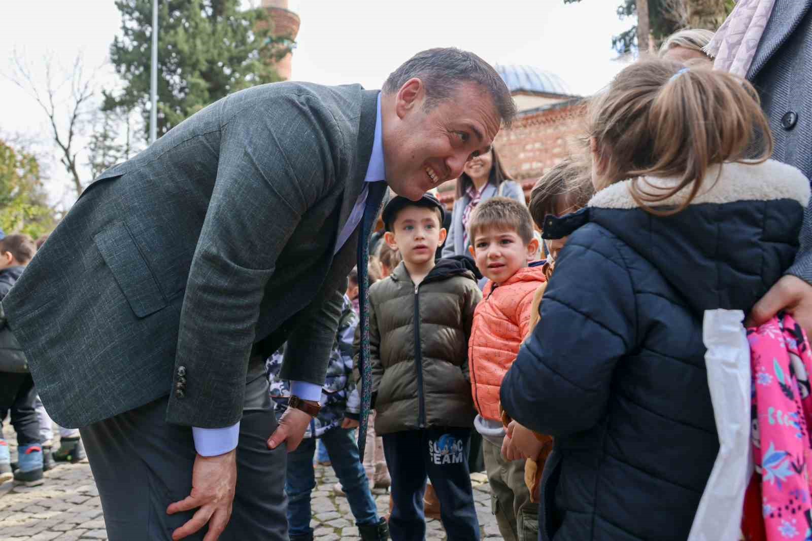 Vali Sözer, Şeyh Edebali Türbesi’nde anaokulu öğrencileriyle buluştu

