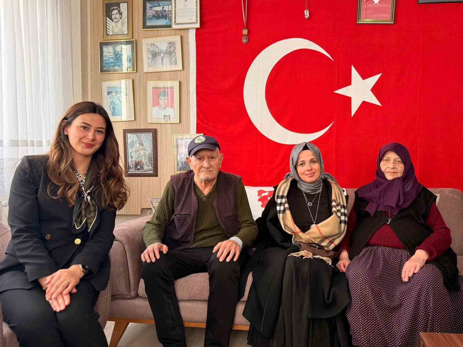 Vali Sözer’in eşi Söğüt’te temaslarda bulundu
Vali Sözer’in eşi Söğüt’te temaslarda bulundu