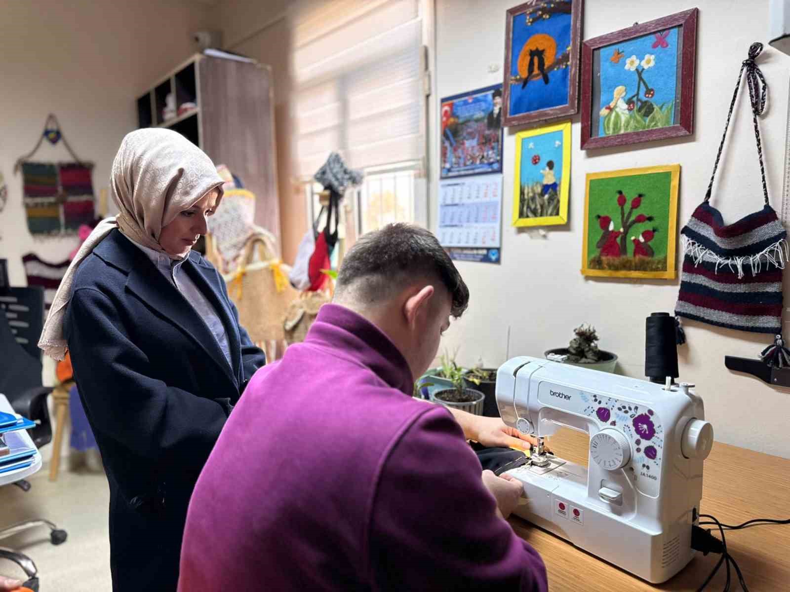 Vali Sözer’in eşi Zeynep Sözer’den engelli bireylere destek
