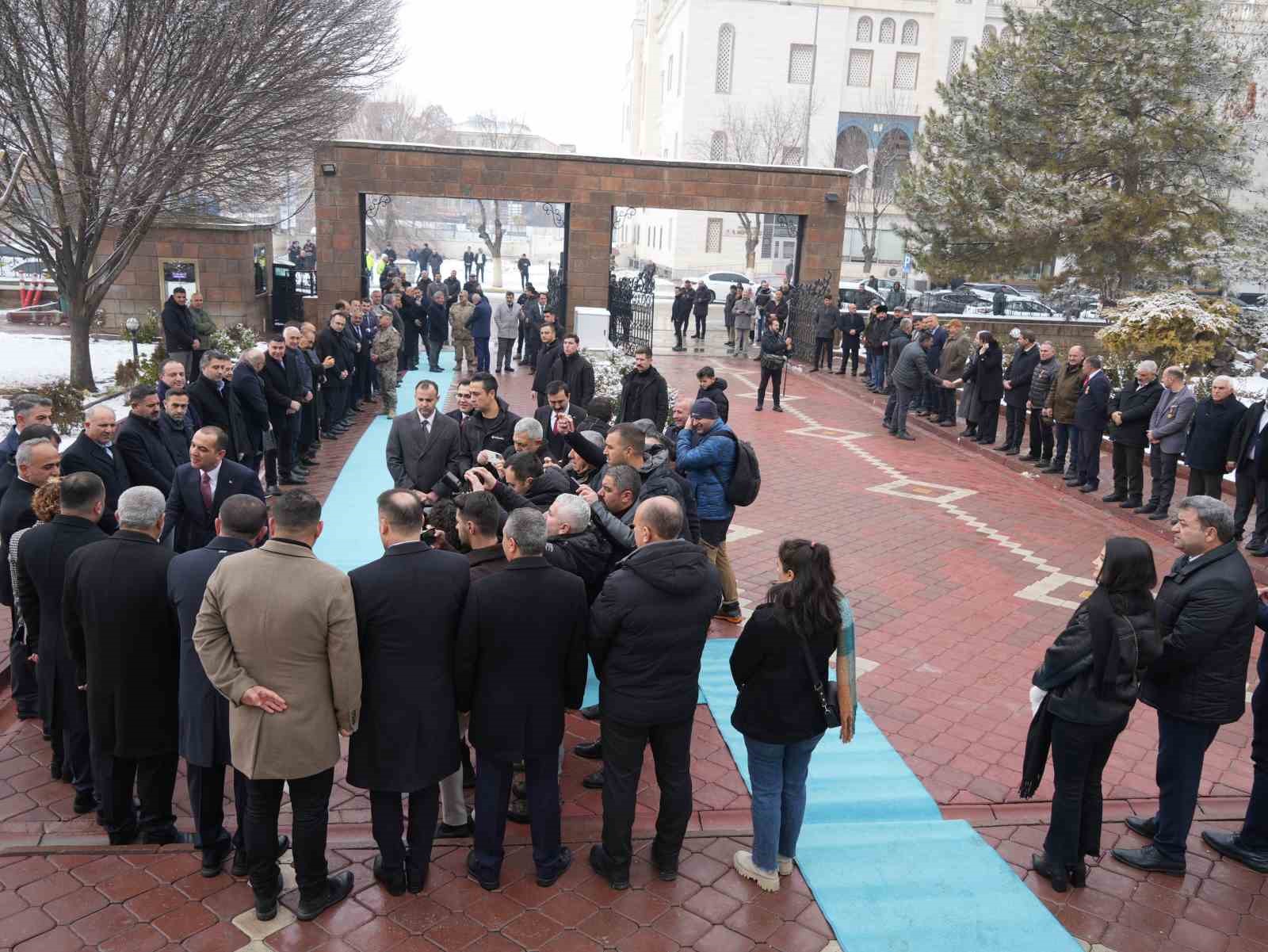 Vali Taşolar, görevine başladı
