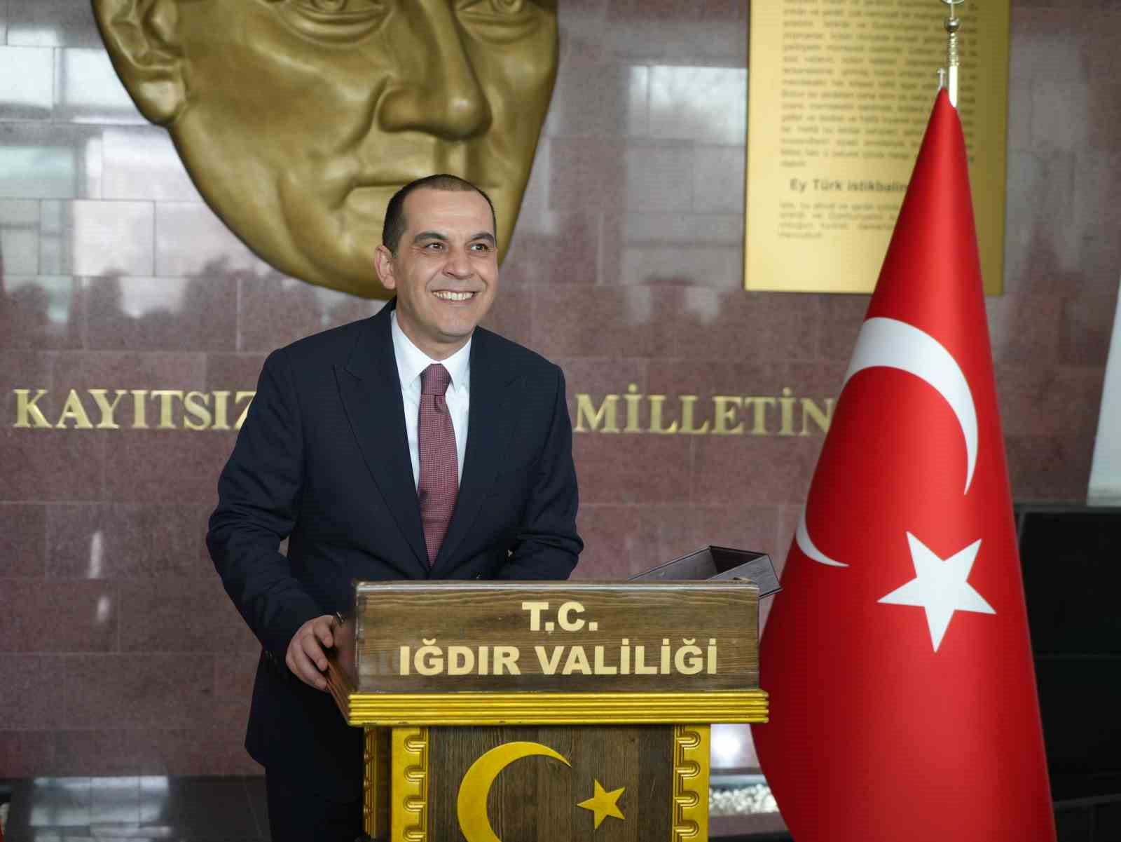 Vali Taşolar, görevine başladı
