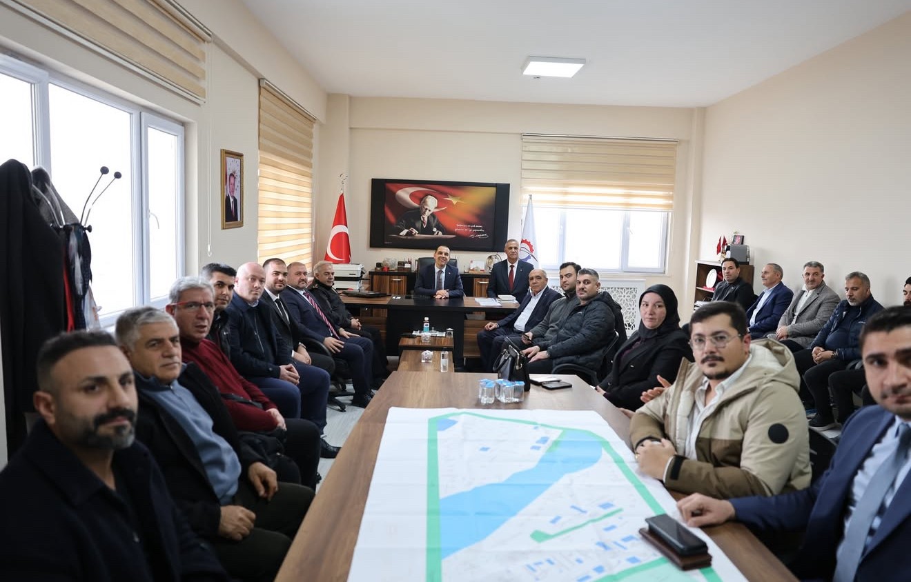 Vali Taşolar, Organize Sanayi Bölgesi’nde yatırımcılarla buluştu
