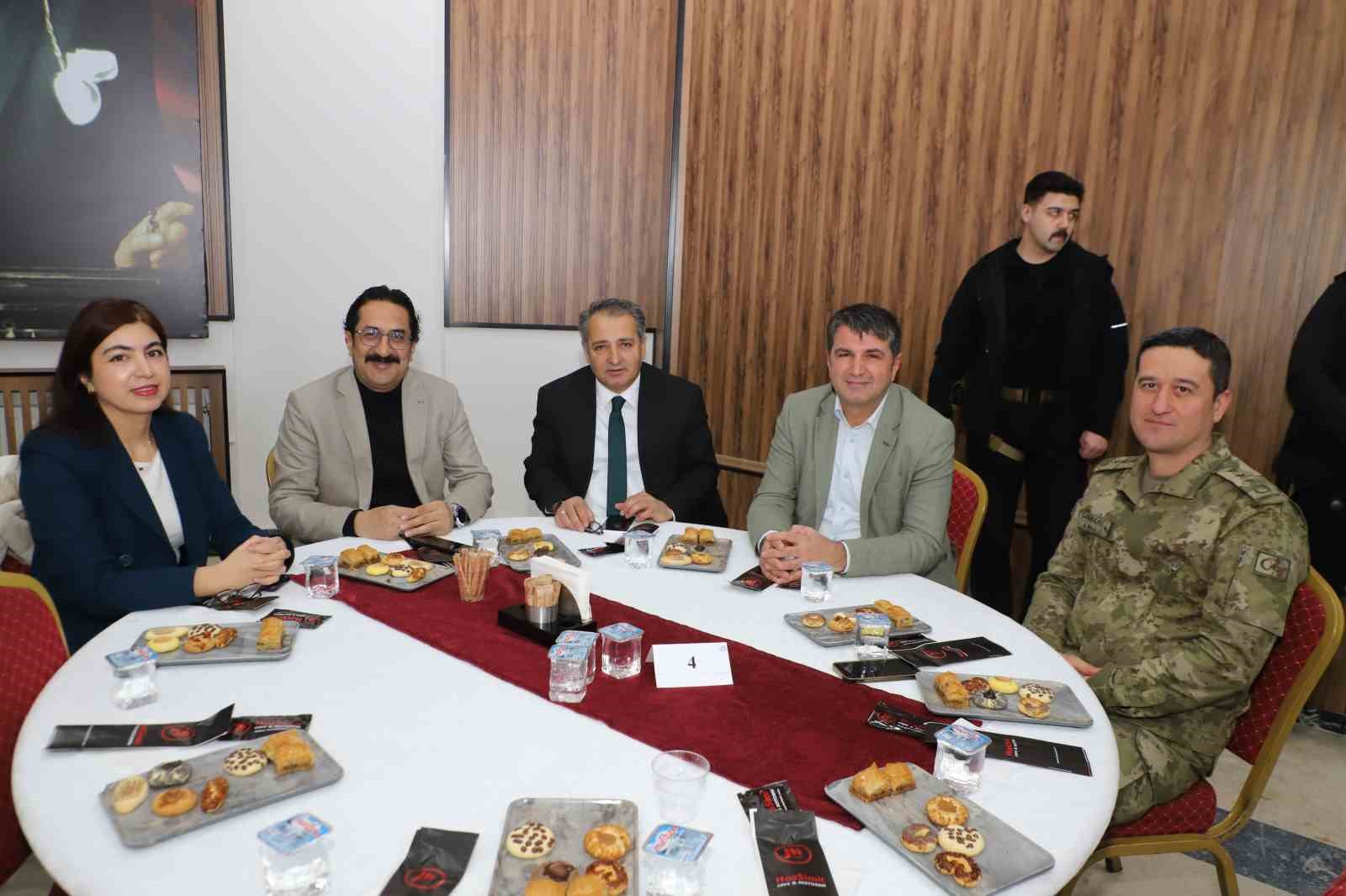 Vali Taşyapan: "Bayramlar kardeşliği pekiştirir"
