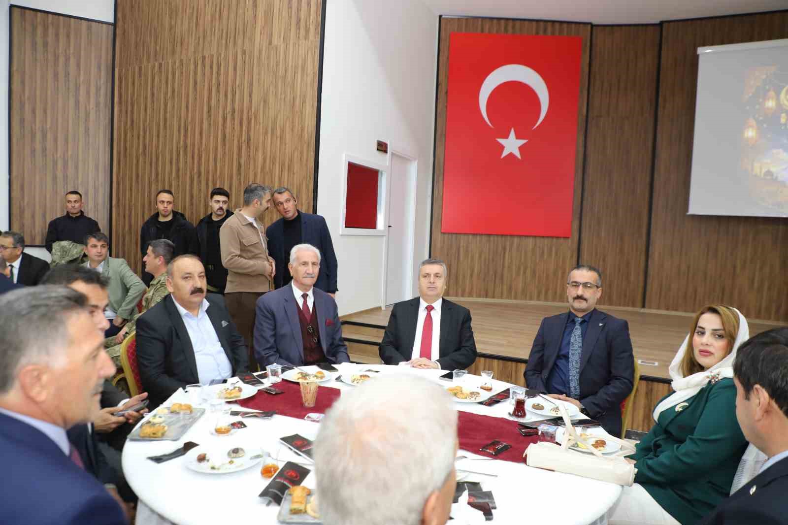 Vali Taşyapan: "Bayramlar kardeşliği pekiştirir"
