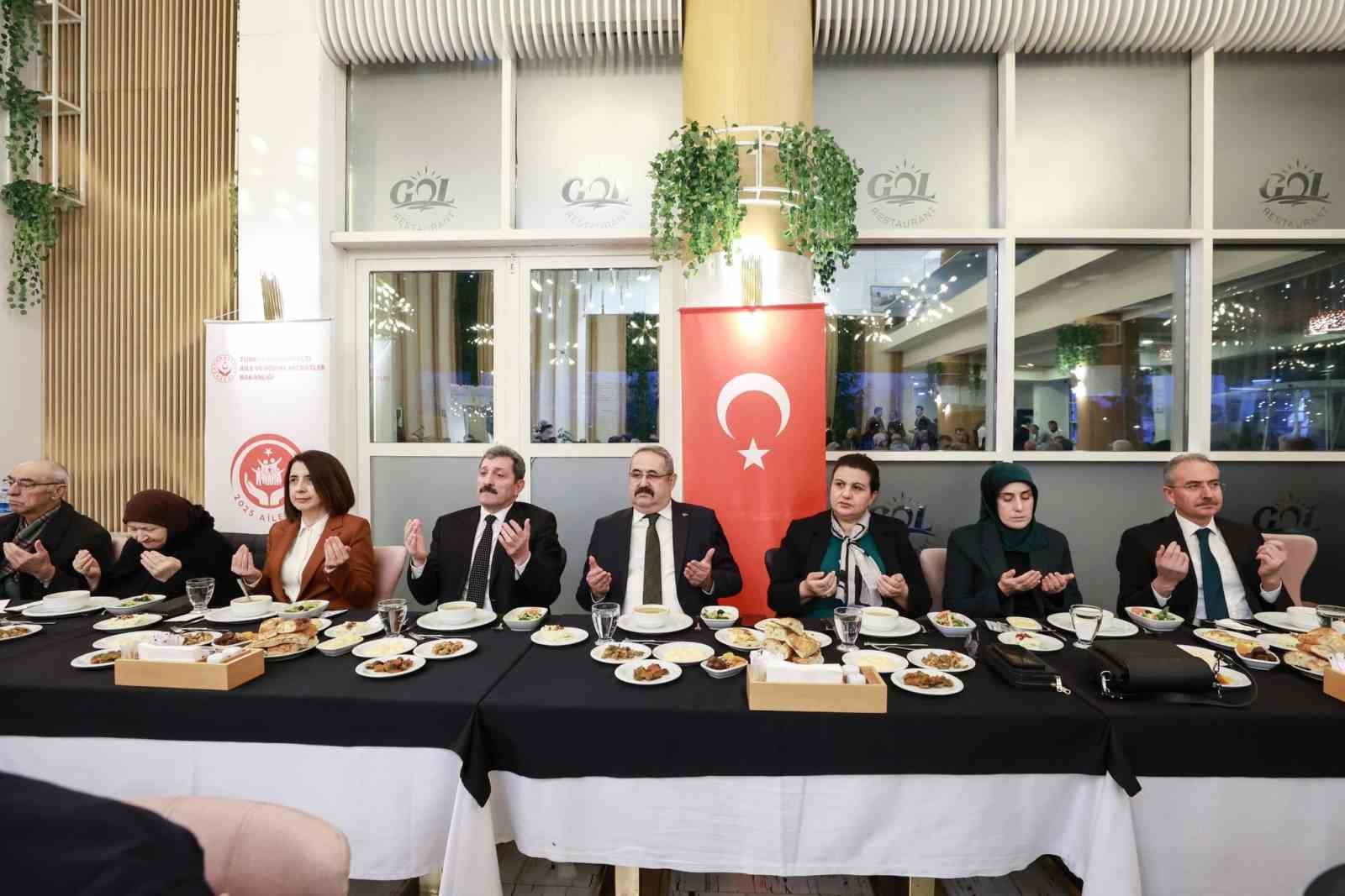 Vali Tavlı: "Şehitlerimizin emanetlerini baş tacı etmeyi samimiyetle sürdüreceğiz"
