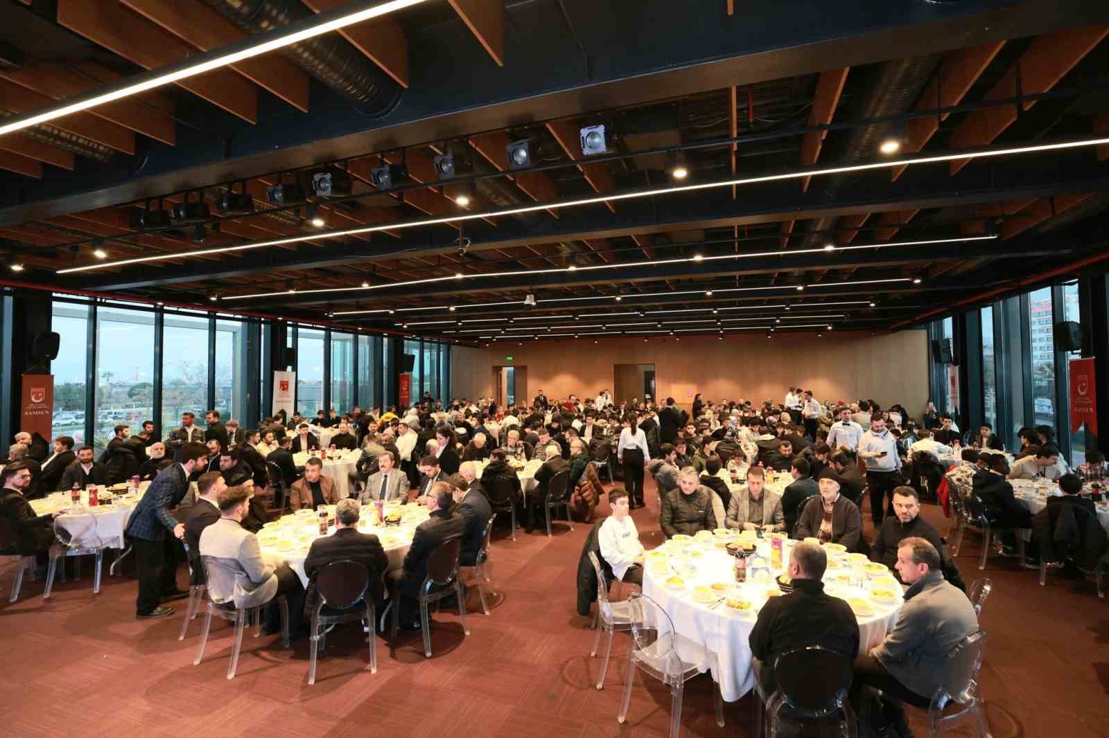 Vali Tavlı’dan iftar programında anlamlı mesaj: "Nice Kızılelmalarla buluşmak dileğiyle"
Vali Tavlı’dan iftar programında anlamlı mesaj: "Nice Kızılelmalarla buluşmak dileğiyle"