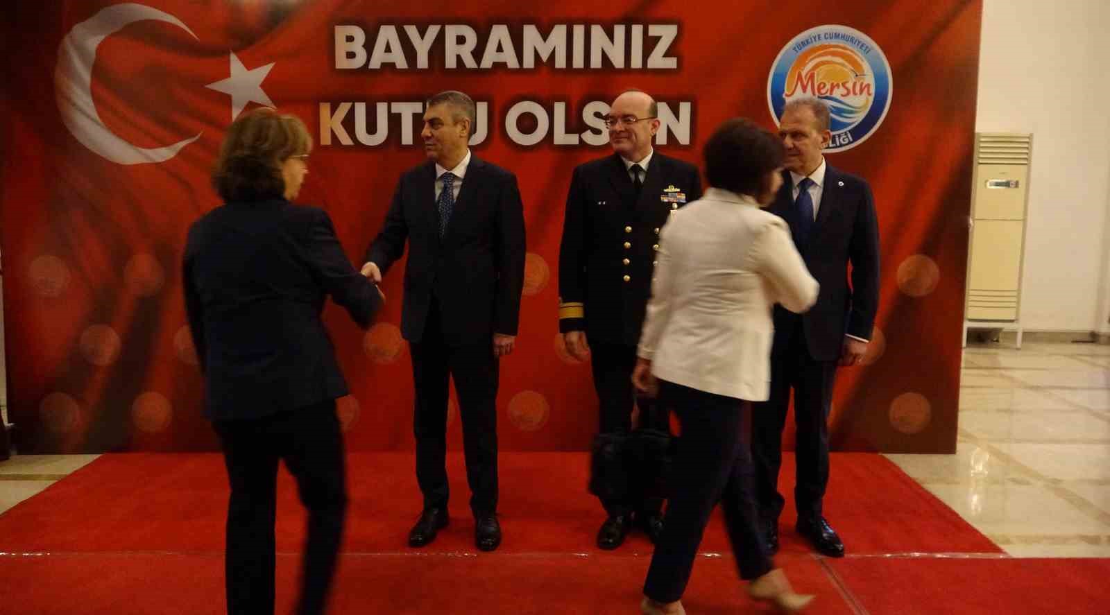 Vali Toros: "32 bin 767 personel görev başında olacak"
