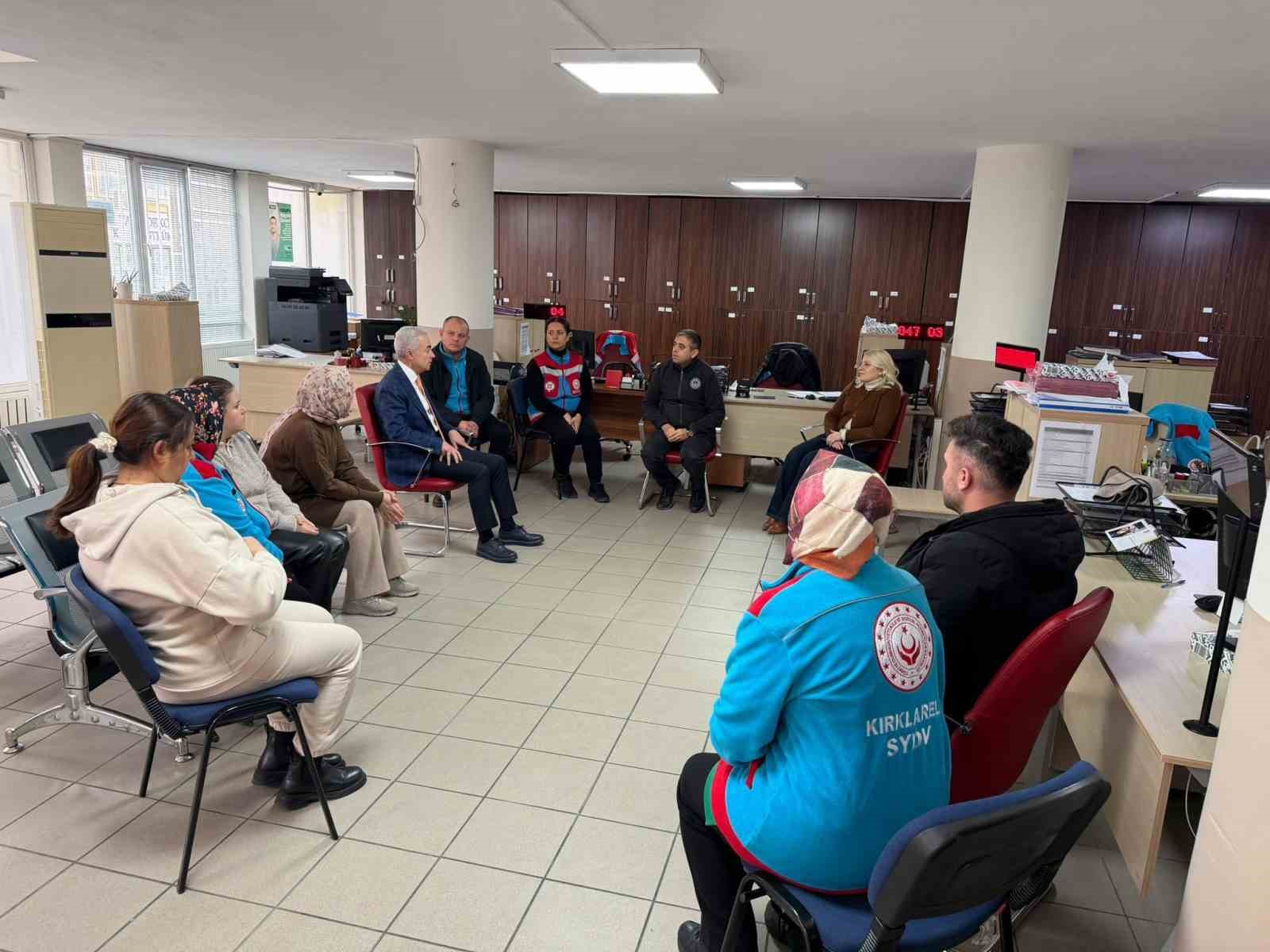 Vali Turan: "İhtiyaç sahiplerine zamanında ulaştırılan yardımlar toplumsal dayanışmayı güçlendirir"
