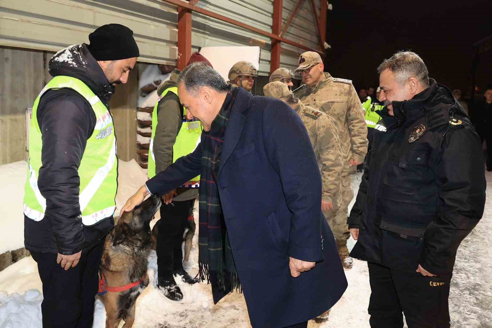 Vali Usta, görevi başındaki güvenlik güçleriyle bir araya geldi

