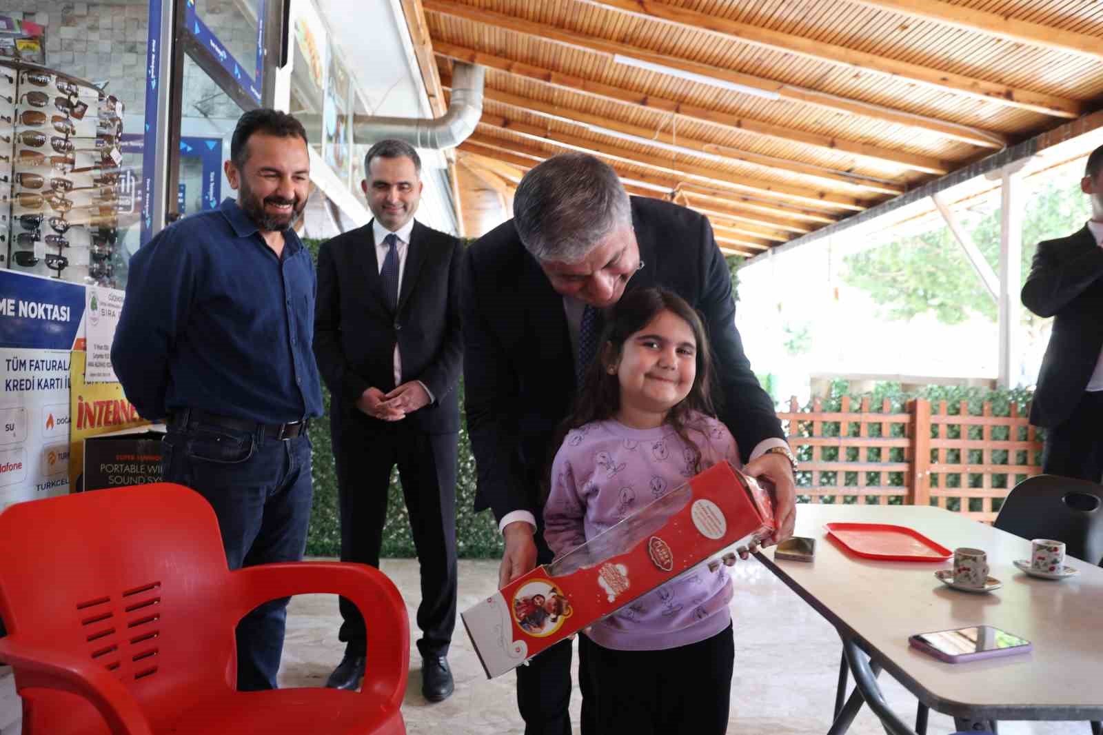 Vali Yavuz, Kozan’da vatandaşlarla bir araya geldi
