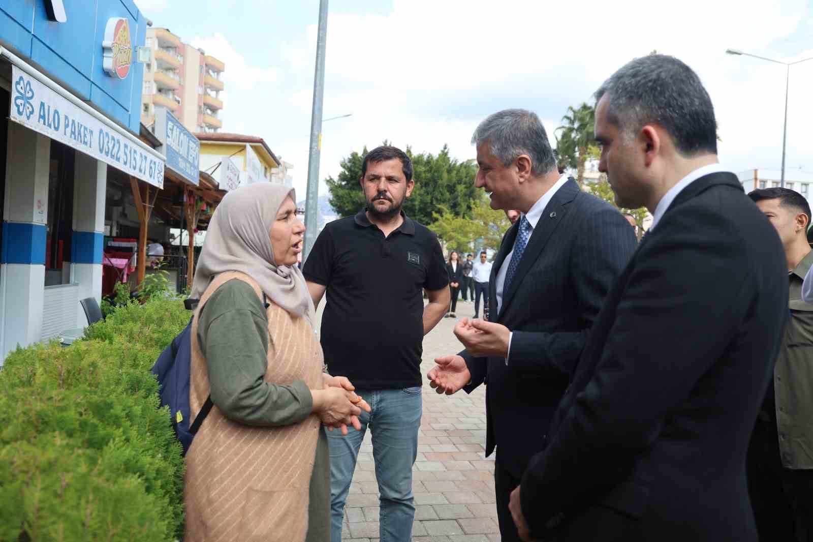 Vali Yavuz, Kozan’da vatandaşlarla bir araya geldi
