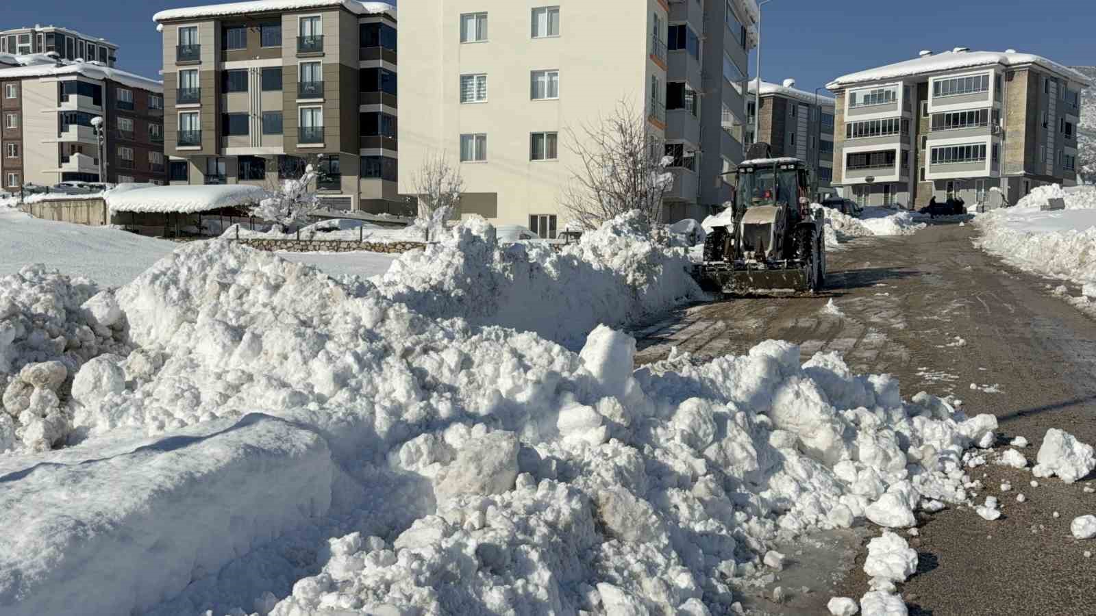Vali Yavuz’dan don ve buzlanma uyarısı: "Bu gece en soğuk geceyi yaşayacağız"
Vali Yavuz’dan don ve buzlanma uyarısı: "Bu gece en soğuk geceyi yaşayacağız"