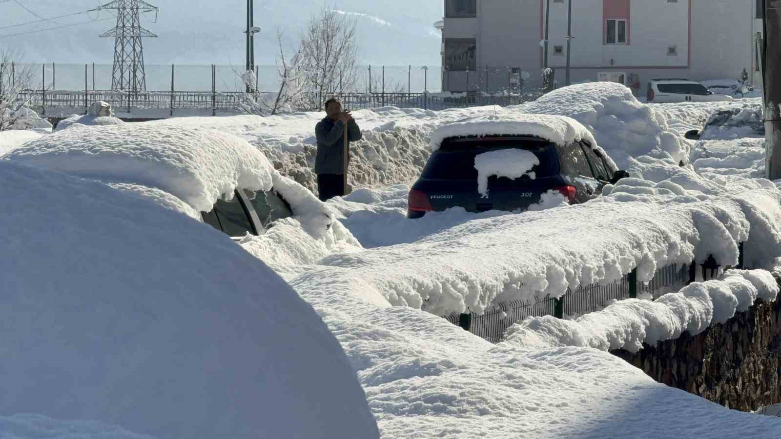 Vali Yavuz’dan don ve buzlanma uyarısı: "Bu gece en soğuk geceyi yaşayacağız"
Vali Yavuz’dan don ve buzlanma uyarısı: "Bu gece en soğuk geceyi yaşayacağız"