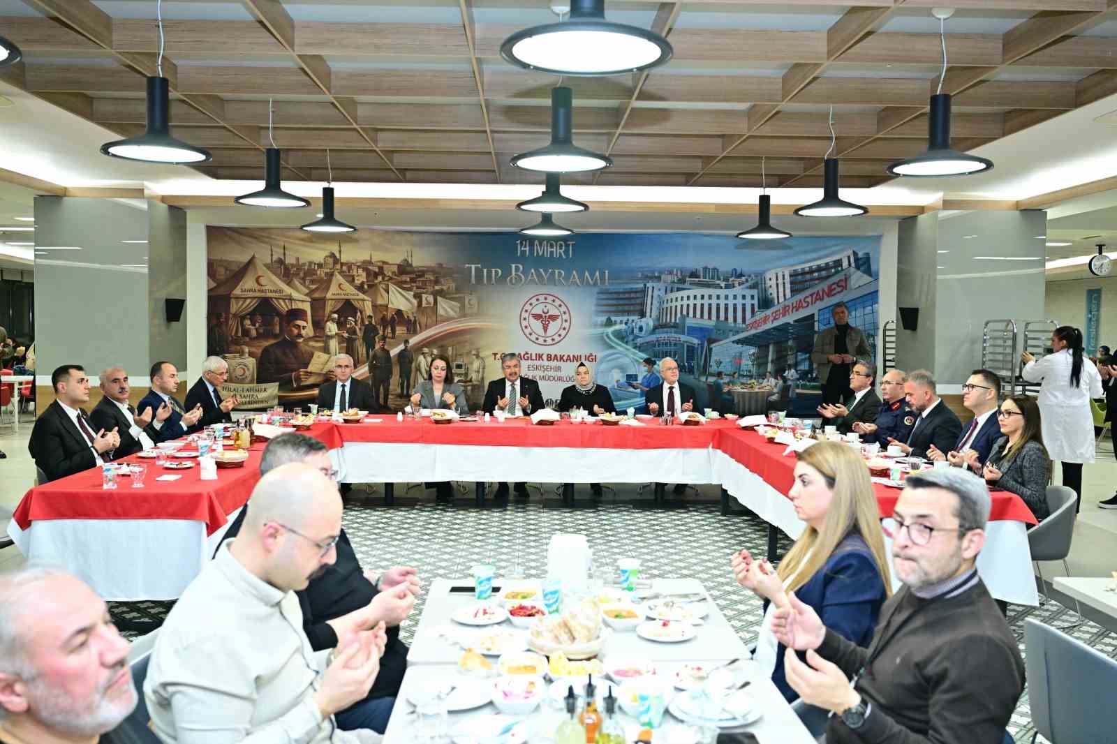 Vali Yılmaz: "14 Mart Tıp Bayramı’nı yürekten kutluyorum"
Vali Yılmaz: "14 Mart Tıp Bayramı’nı yürekten kutluyorum"