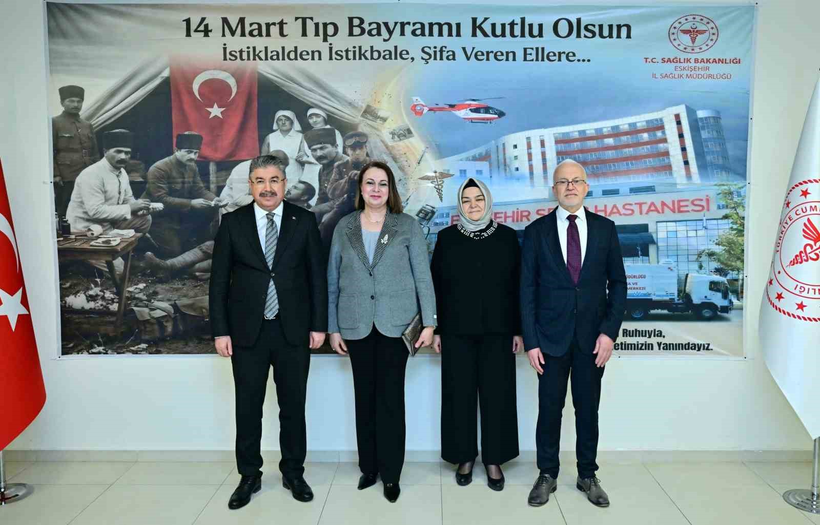 Vali Yılmaz: "14 Mart Tıp Bayramı’nı yürekten kutluyorum"
Vali Yılmaz: "14 Mart Tıp Bayramı’nı yürekten kutluyorum"