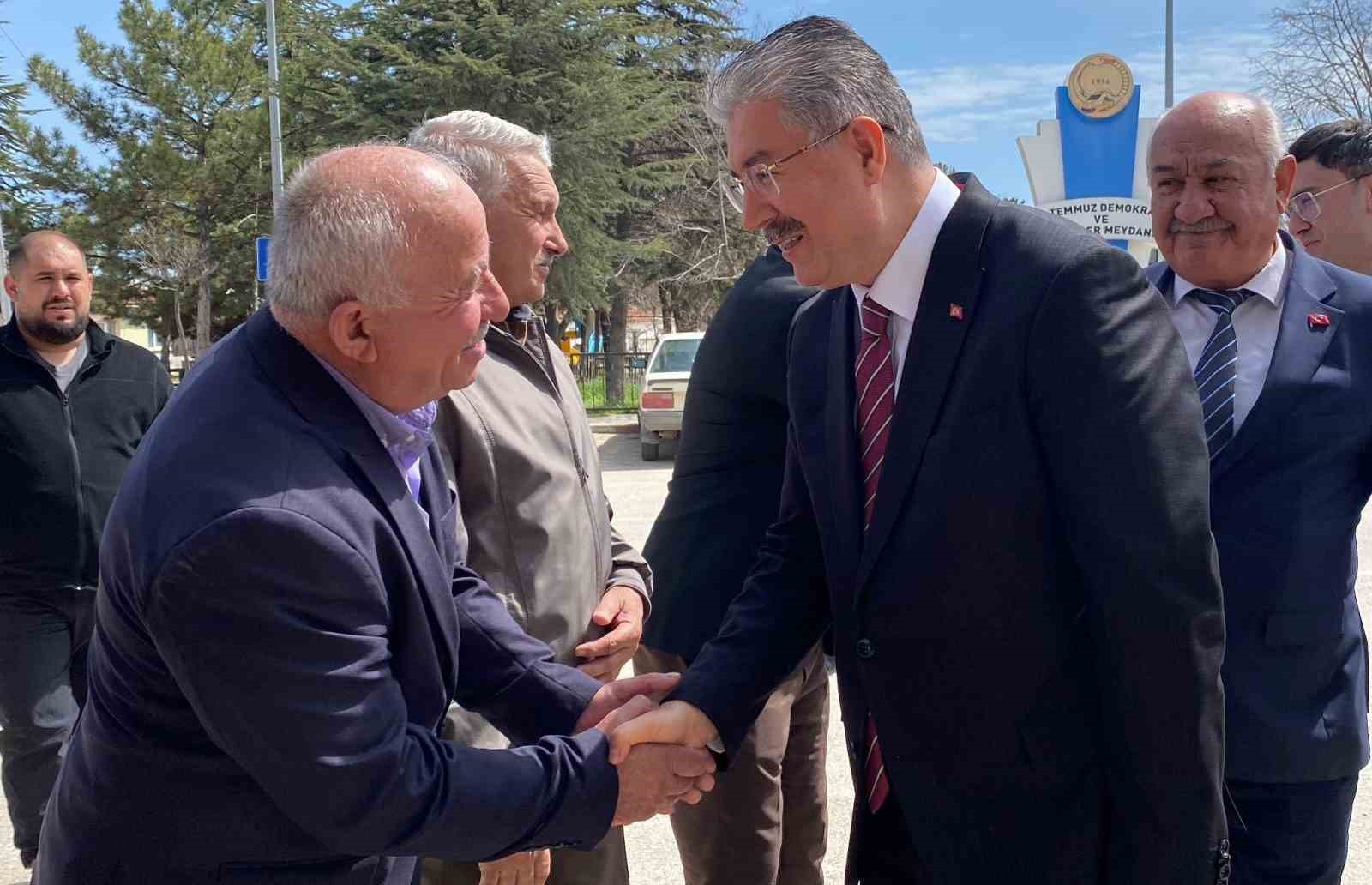 Vali Yılmaz, Alpu’da hem vatandaşla buluştu, hem çalışmaları denetledi
