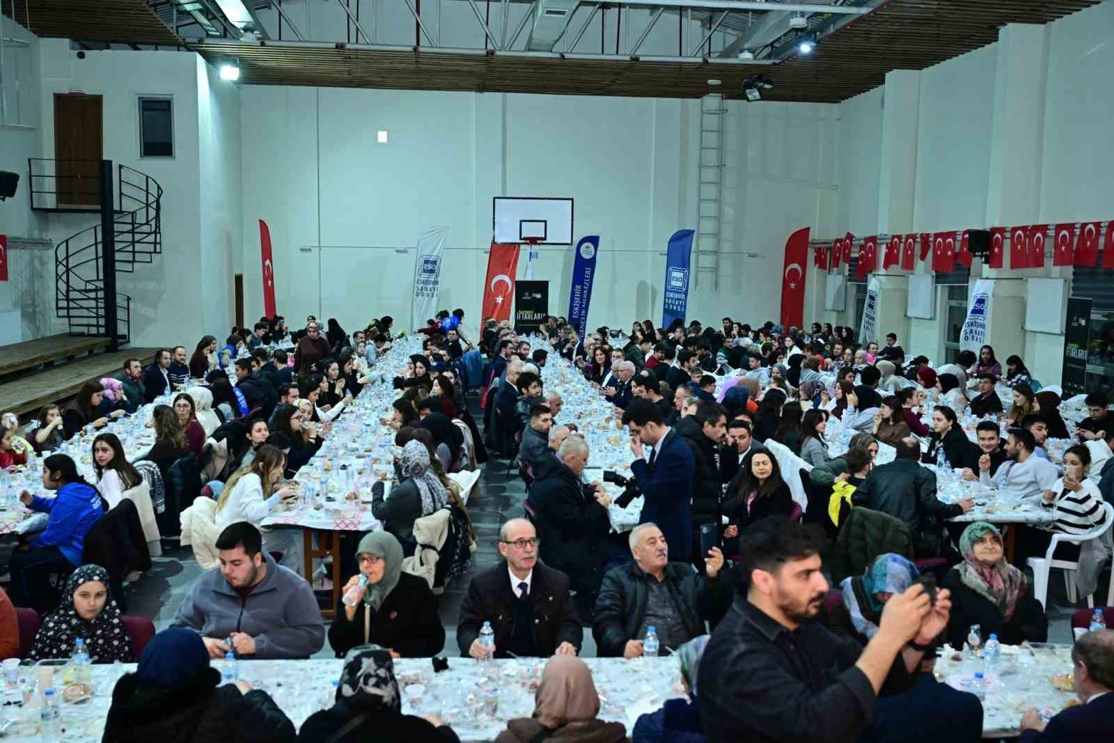 Vali Yılmaz, iftar sofrasında öğrenciler ve gazilerle buluştu
