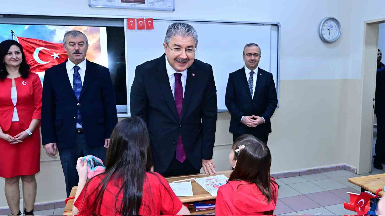 Vali Yılmaz, öğrenciler ve öğretmenlerle buluştu
