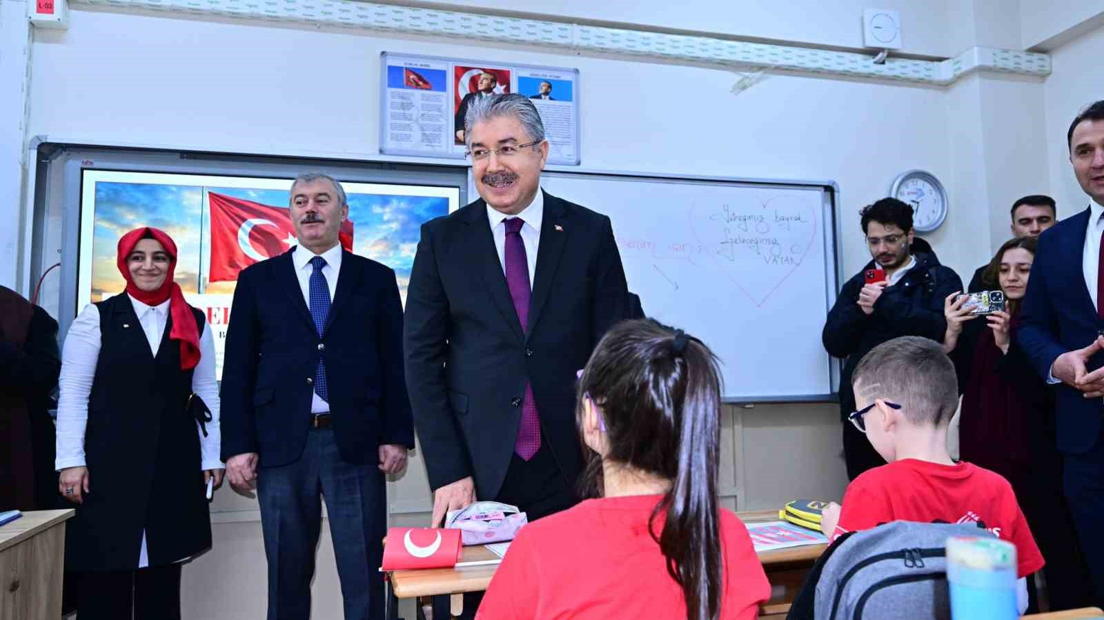 Vali Yılmaz, öğrenciler ve öğretmenlerle buluştu
