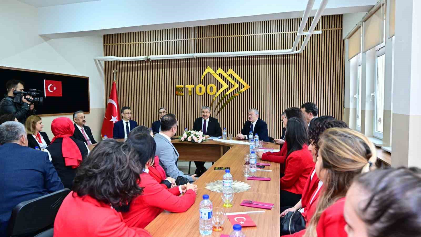 Vali Yılmaz, öğrenciler ve öğretmenlerle buluştu
