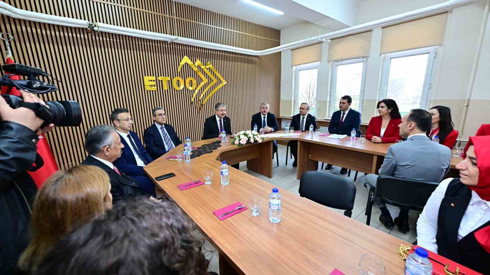 Vali Yılmaz, öğrenciler ve öğretmenlerle buluştu
