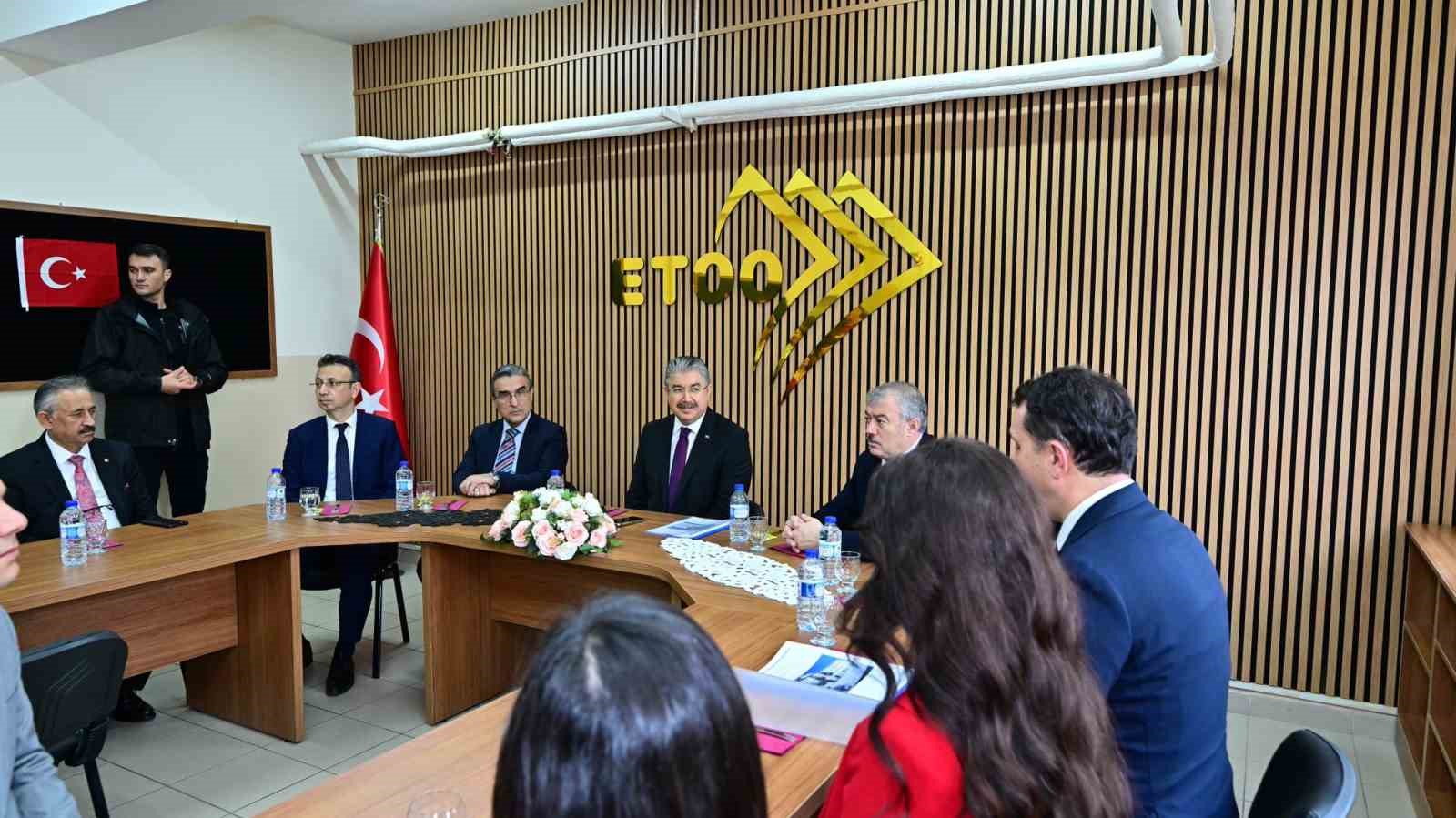 Vali Yılmaz, öğrenciler ve öğretmenlerle buluştu
