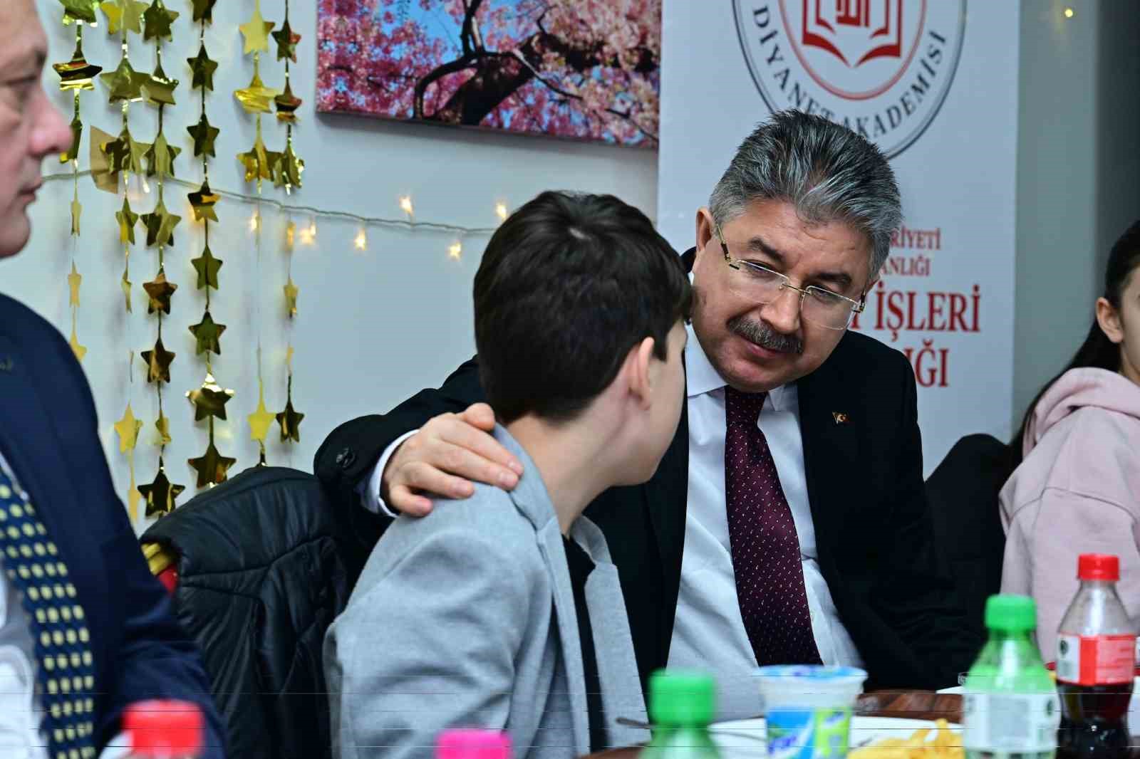 Vali Yılmaz, öksüz ve yetim çocuklarla iftar yaptı
